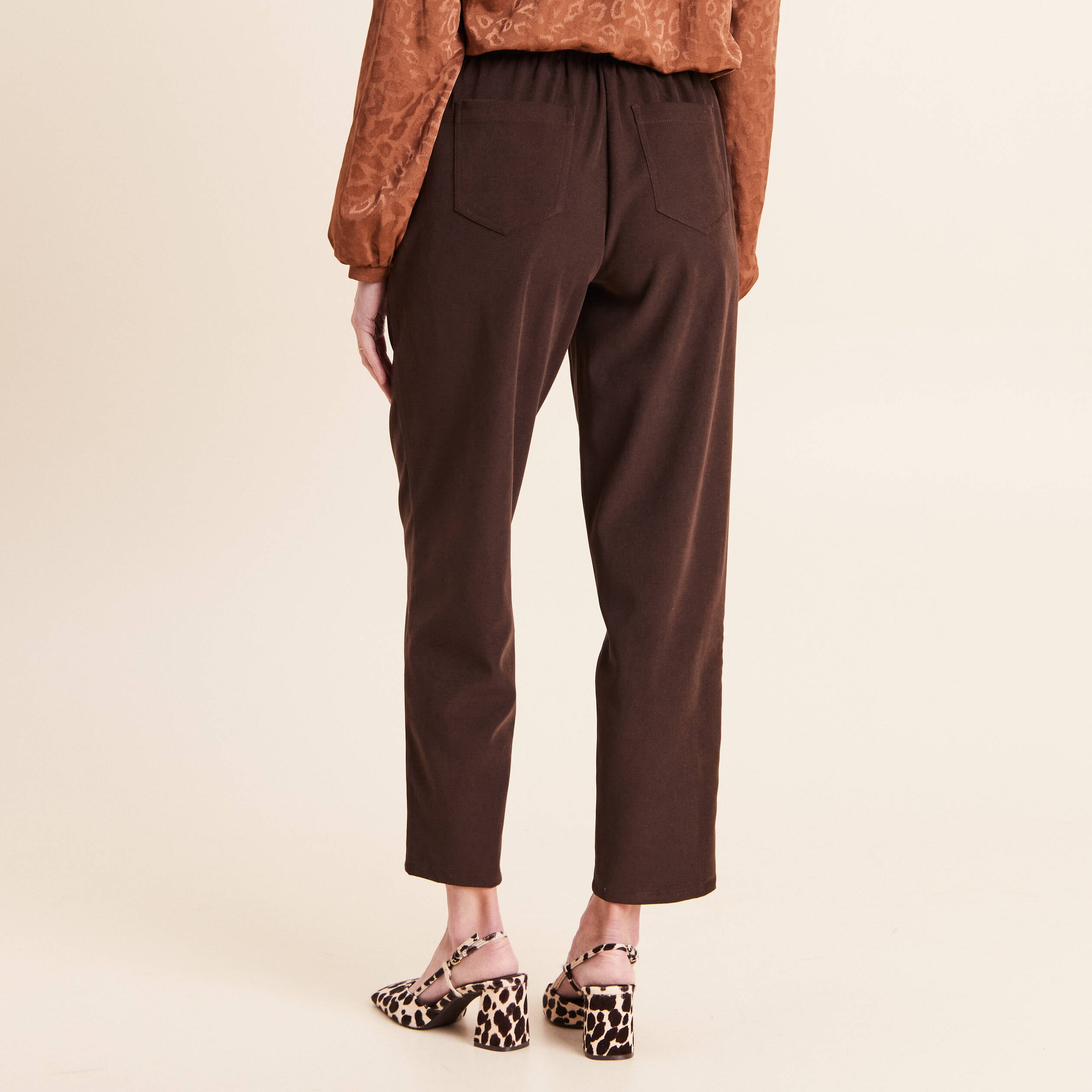 Jogging boyfriend 7/8&egrave;me en velours marron fonc&eacute; femme