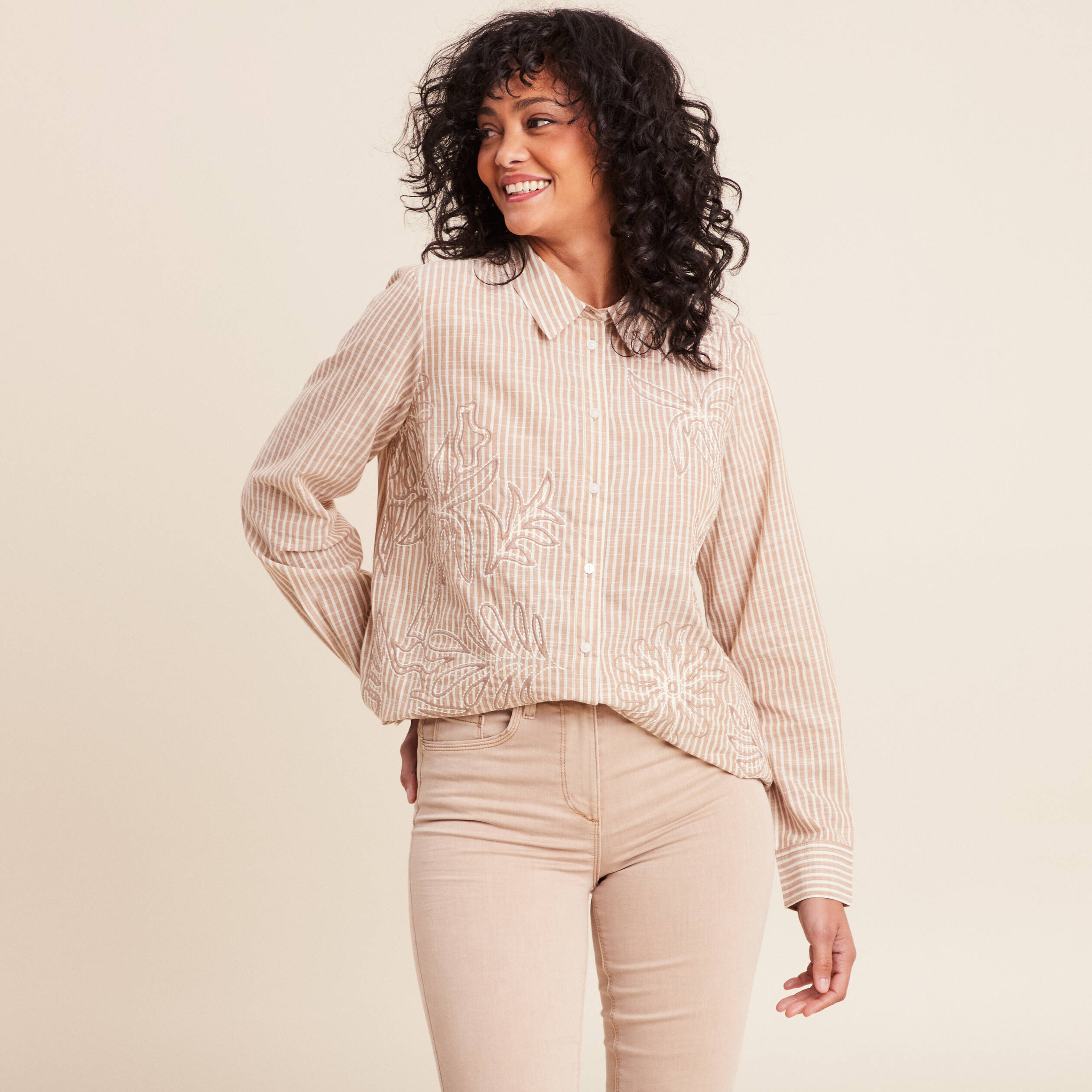 Chemise en coton brod&eacute;e manches longues marron femme