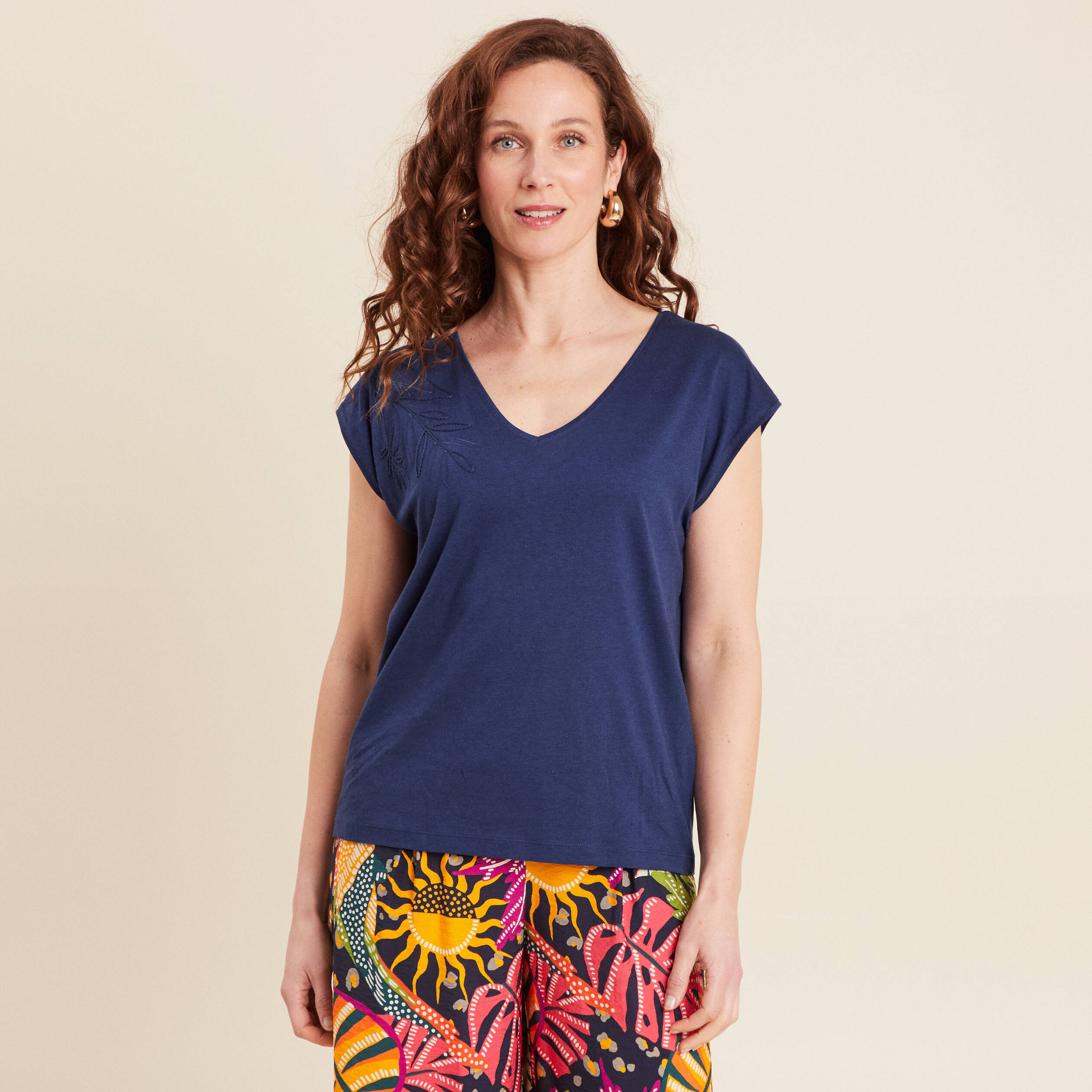 debardeur sans manches brode bleu fonce femme Débardeur sans manches brodé bleu foncé femme