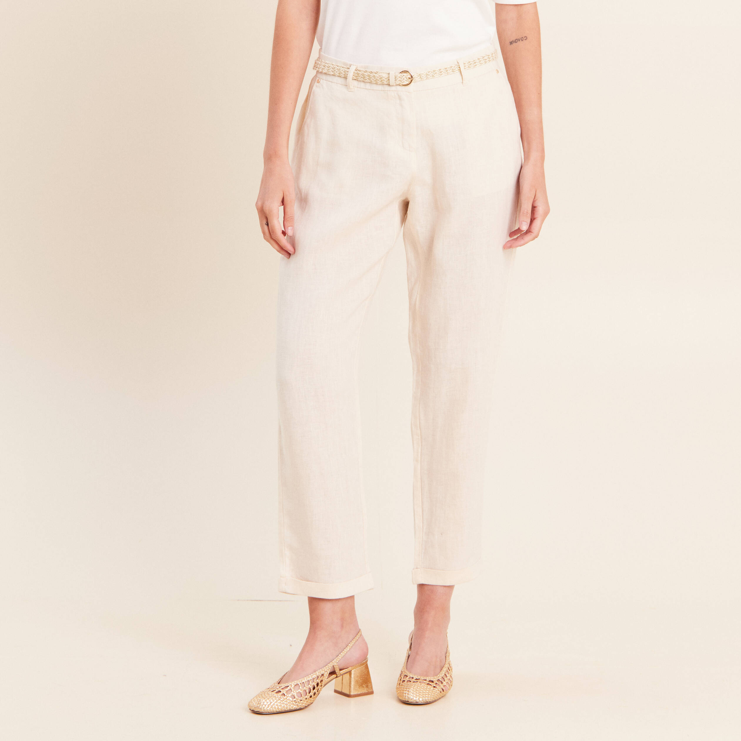 Pantalon coupe chino en lin ceintur&eacute; beige femme