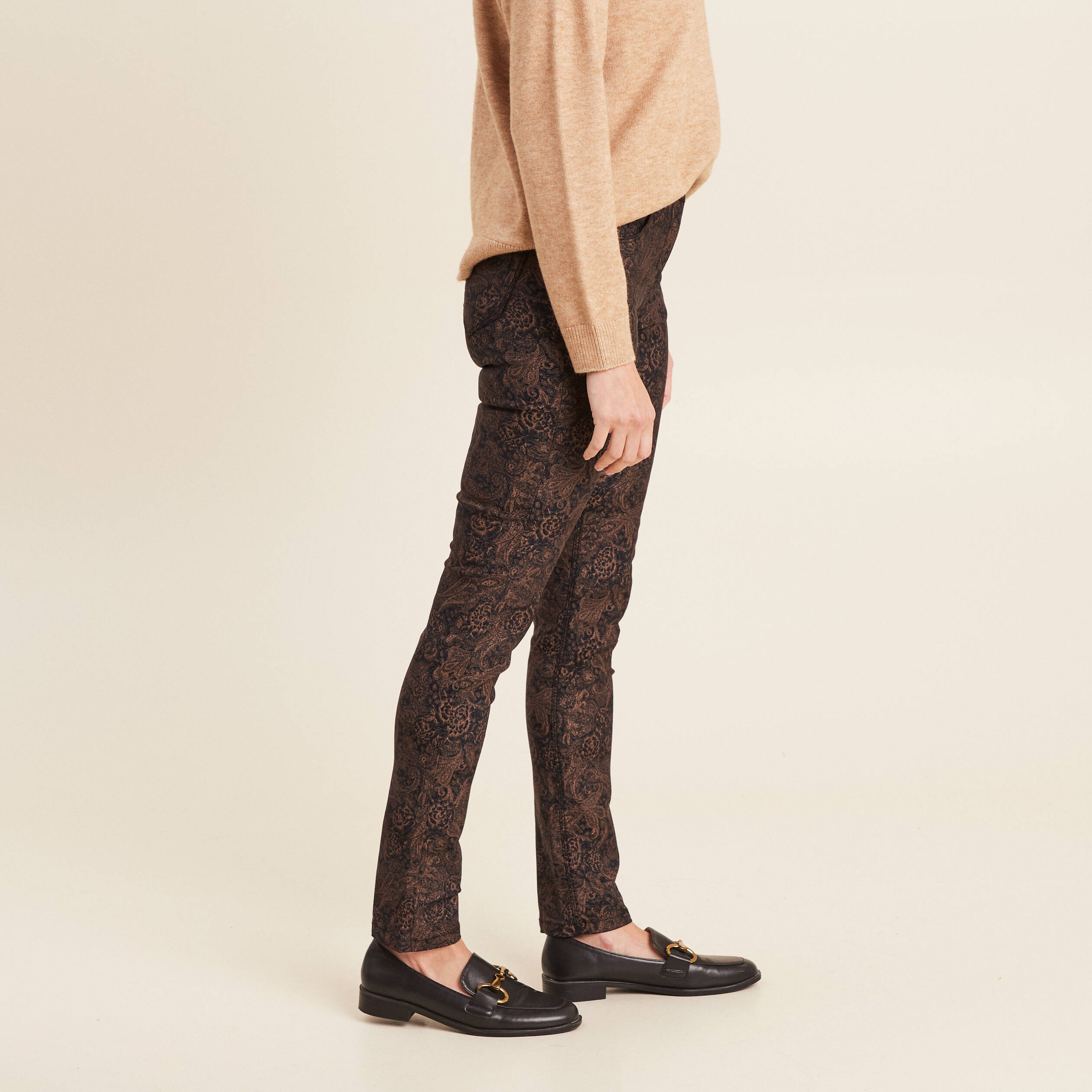 Pantalon coupe ajust&eacute;e enduit noir femme