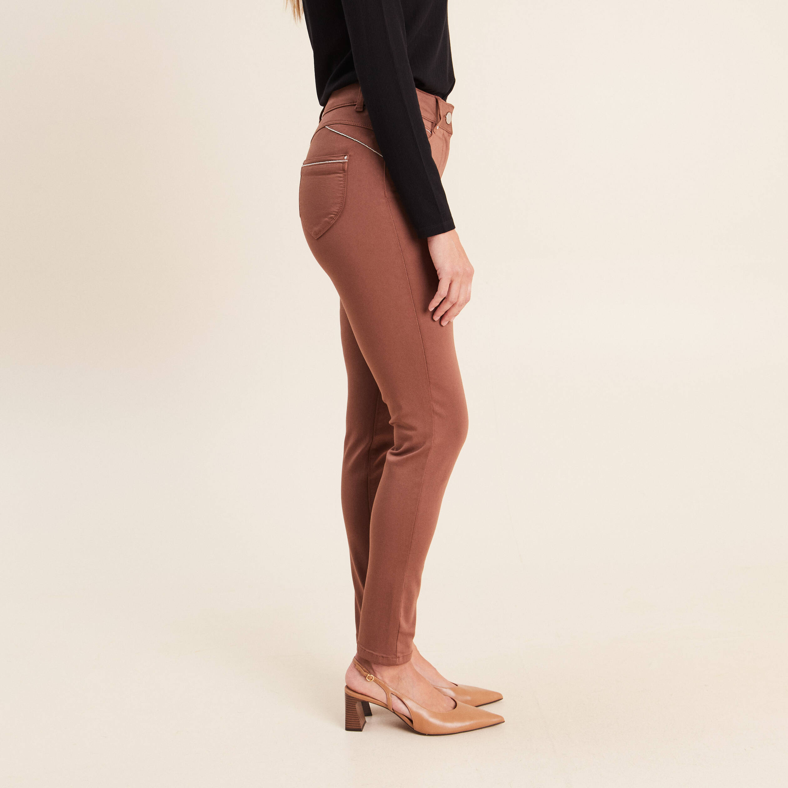 Pantalon coupe ajust&eacute;e taille haute marron femme