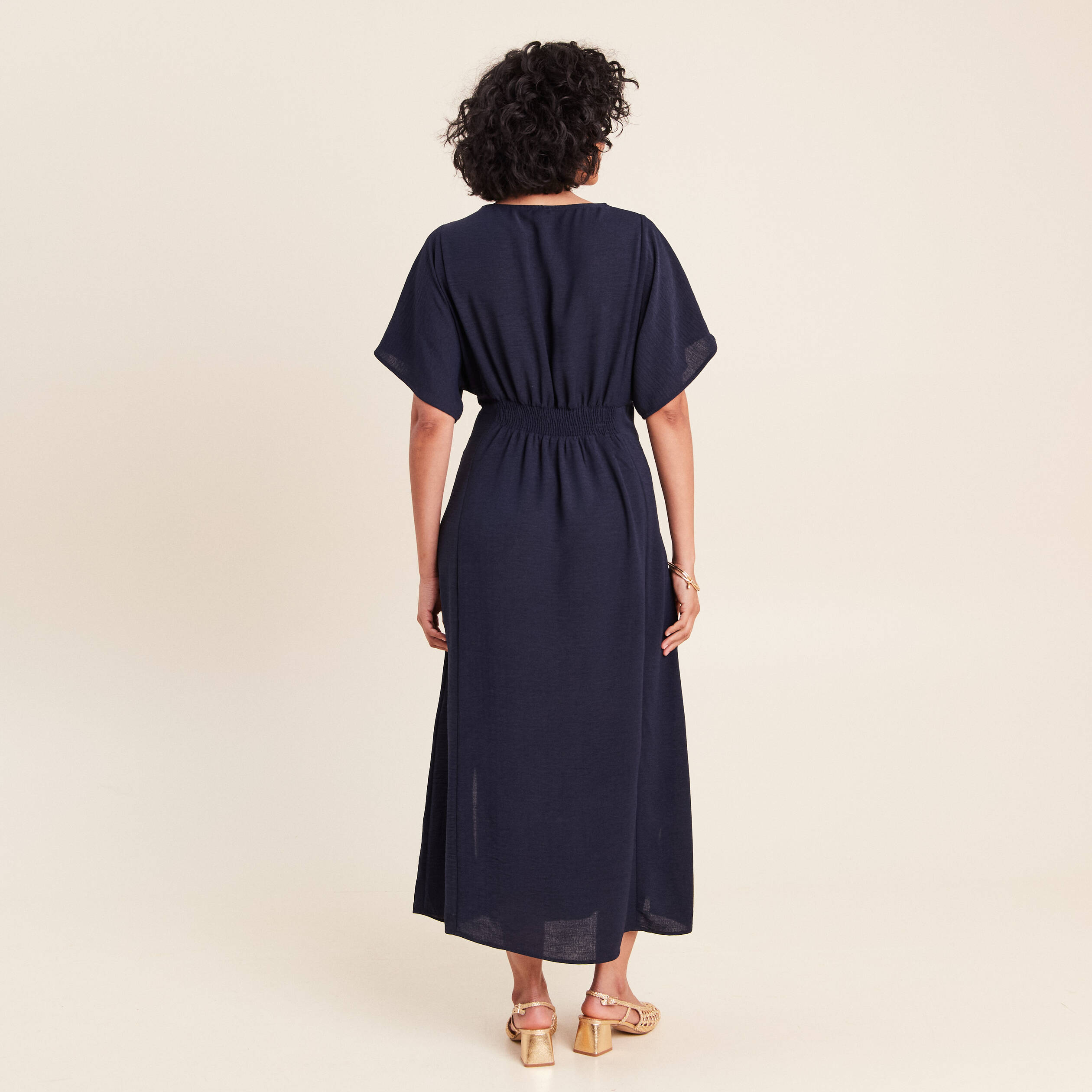 Robe longue &eacute;vas&eacute;e col v manches coudes bleu marine femme
