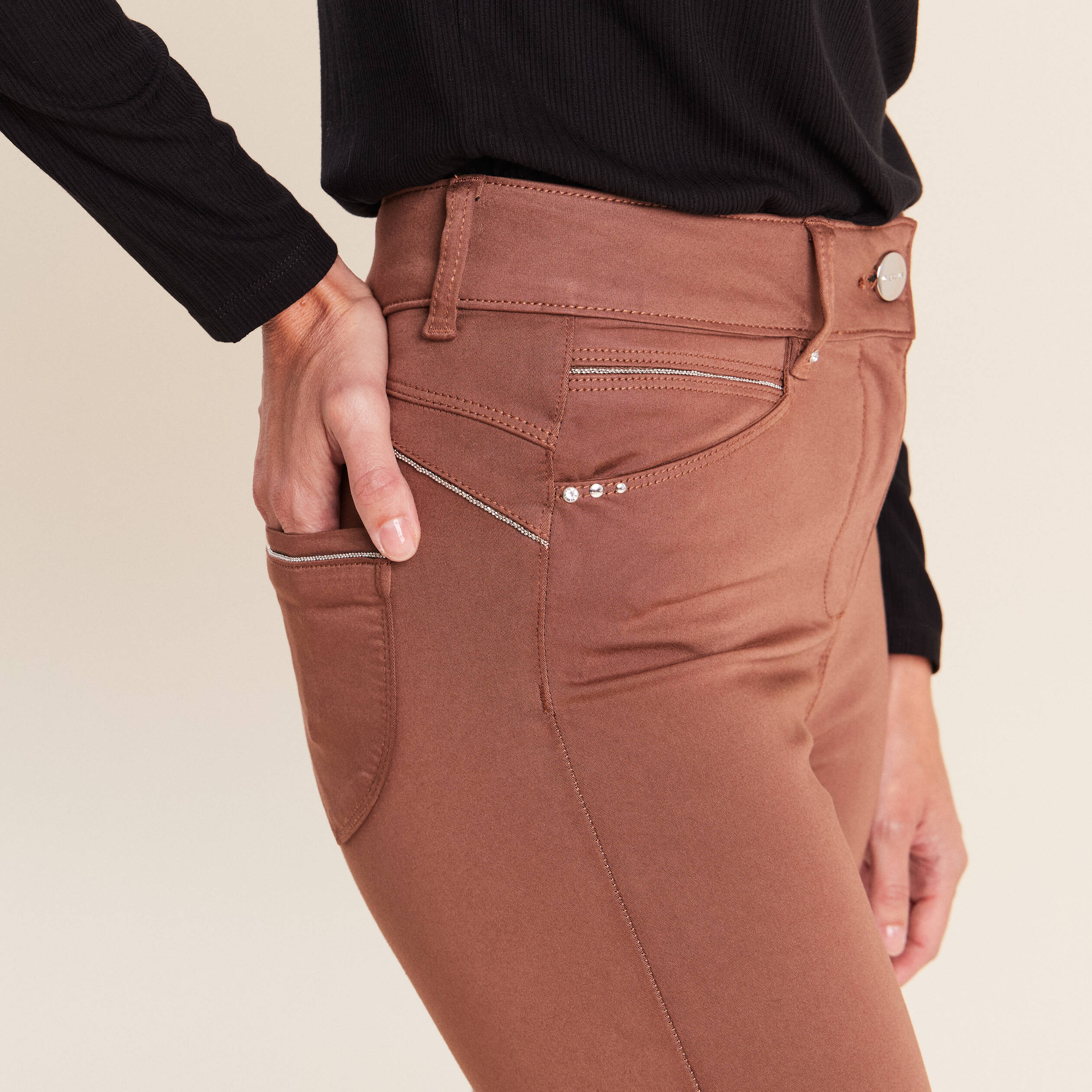 Pantalon coupe ajust&eacute;e taille haute marron femme