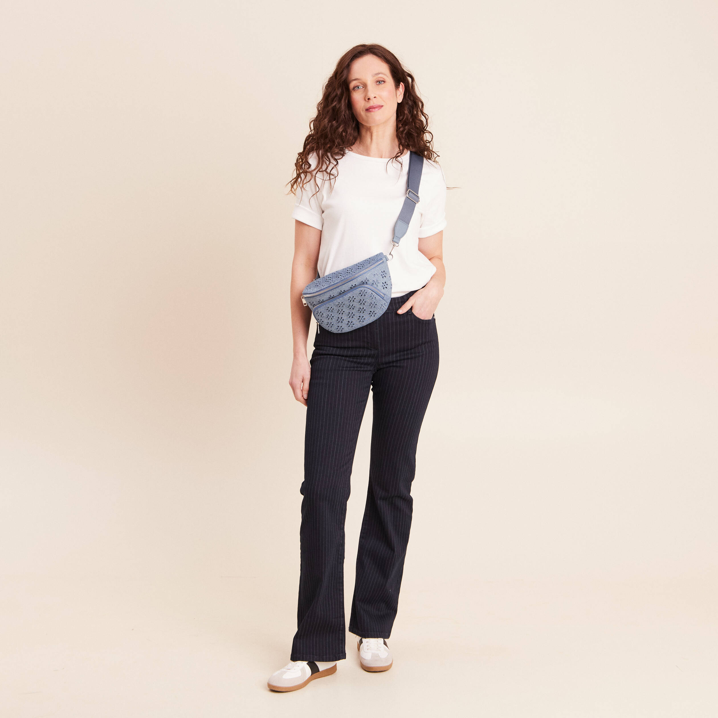 Pantalon magique L'Unique coupe bootcut bleu fonc&eacute; femme
