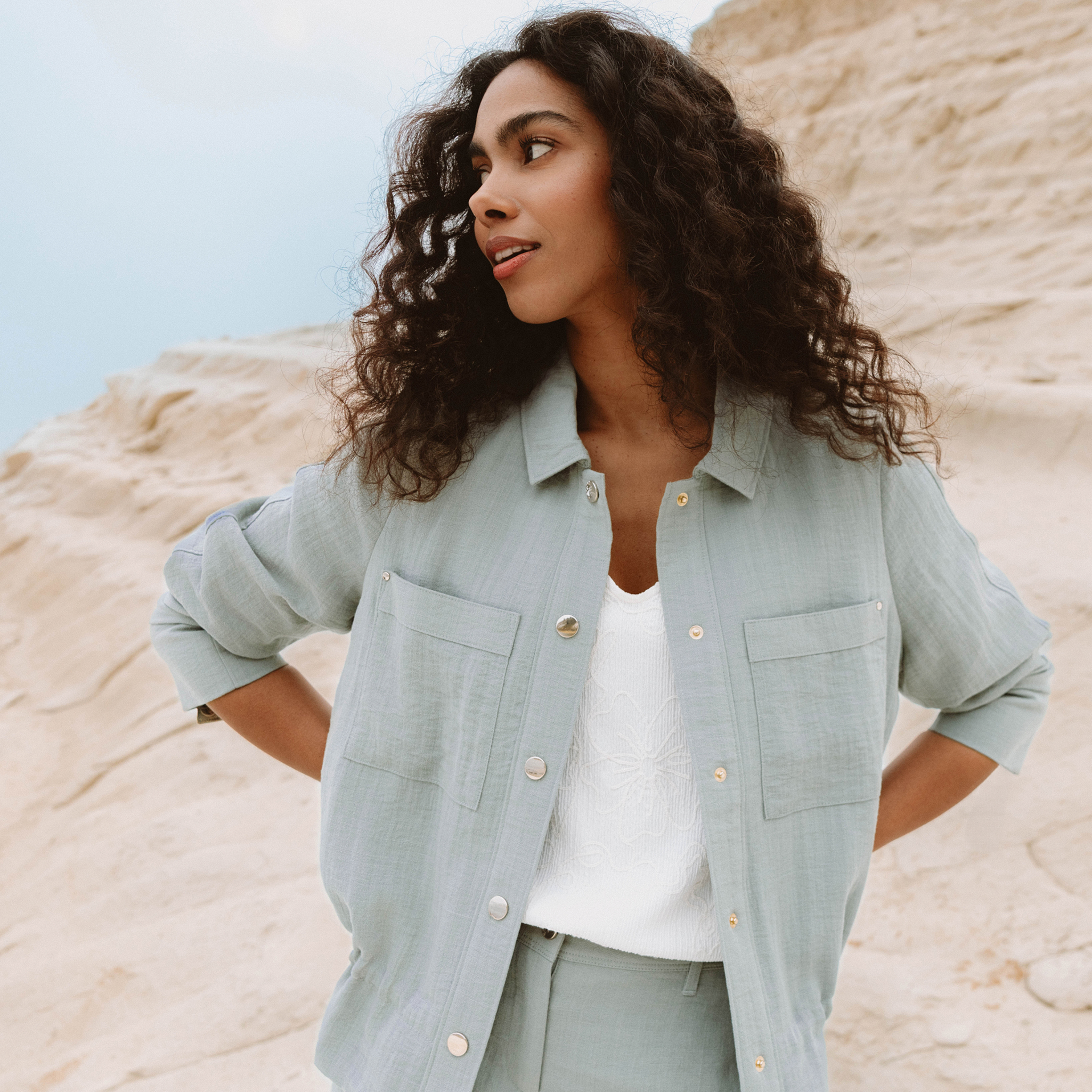 Blouson bas resserr&eacute; manches longue vert clair femme