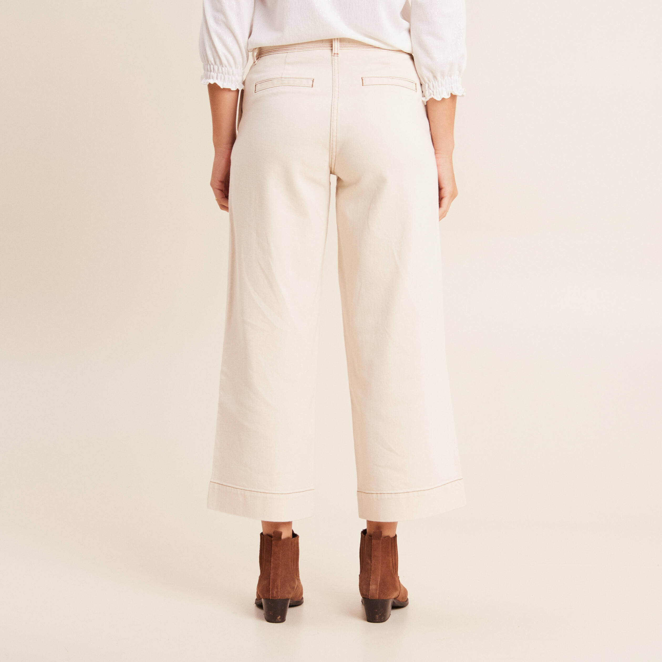 Haut Look or embelli neuf taille 6. Haut légèrement long