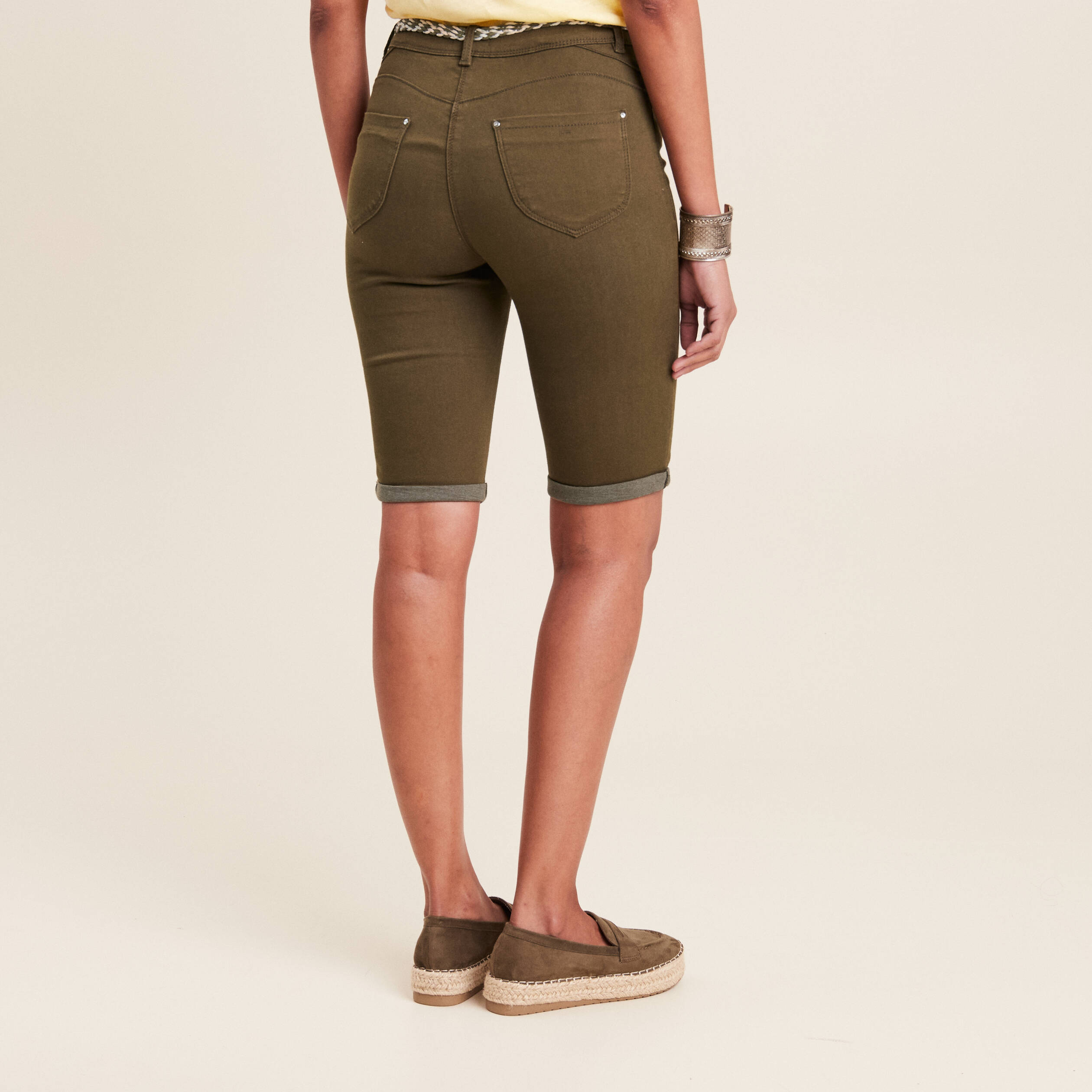 bermuda ajuste ceinture vert olive femme Bermuda ajusté ceinturé vert olive femme