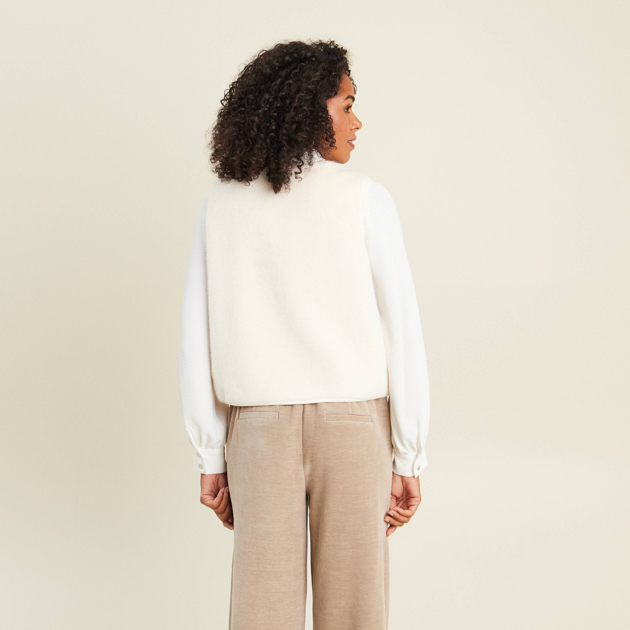 Gilet droit sans manches fausse fourrure ecru femme
