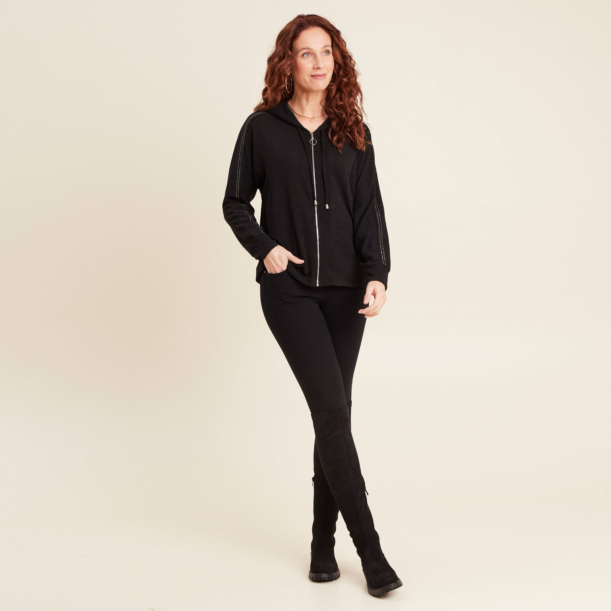 gilet manches longues capuche noir femme Gilet manches longues capuche noir femme
