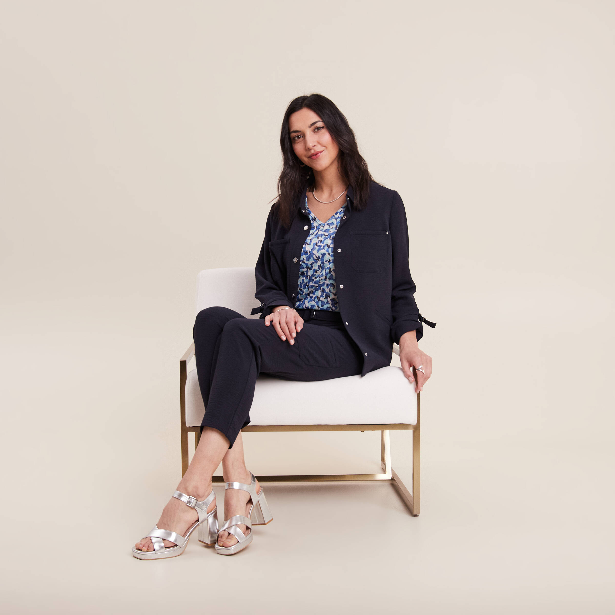 Pantalon flou ceinturé bleu foncé femme