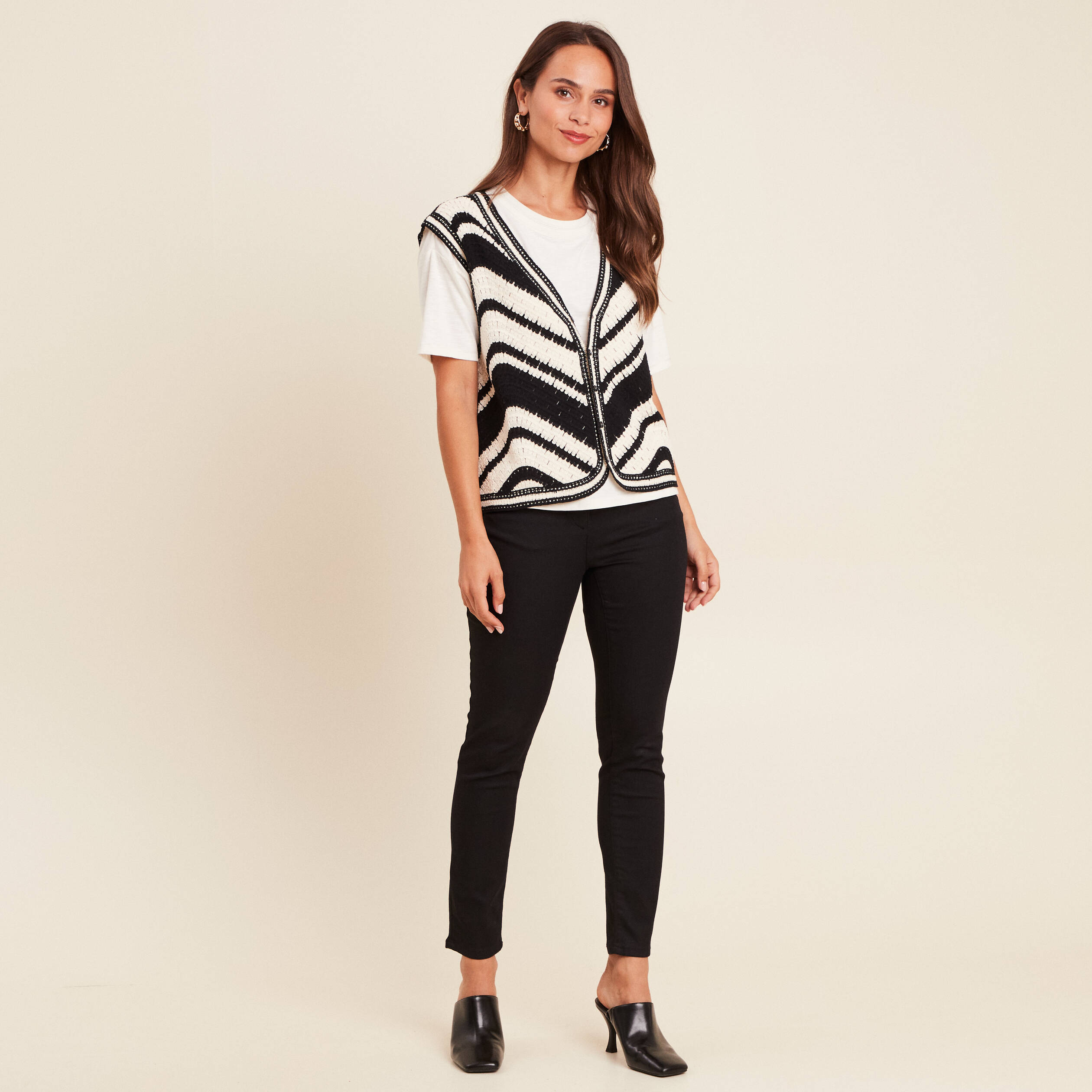 gilet court droit col v en coton noir femme Gilet court droit col v en coton noir femme