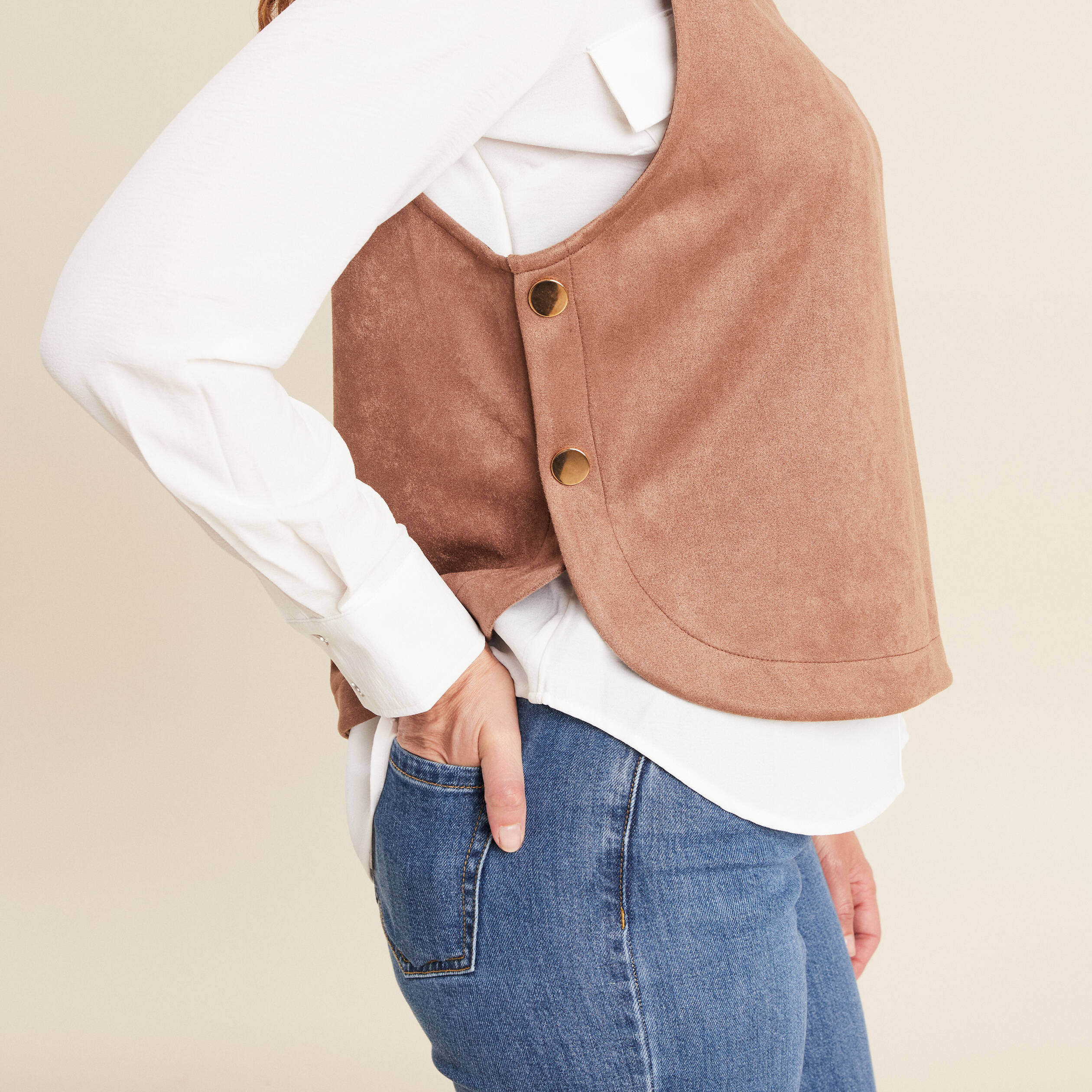 Top cintr&eacute; sans manches col rond camel femme