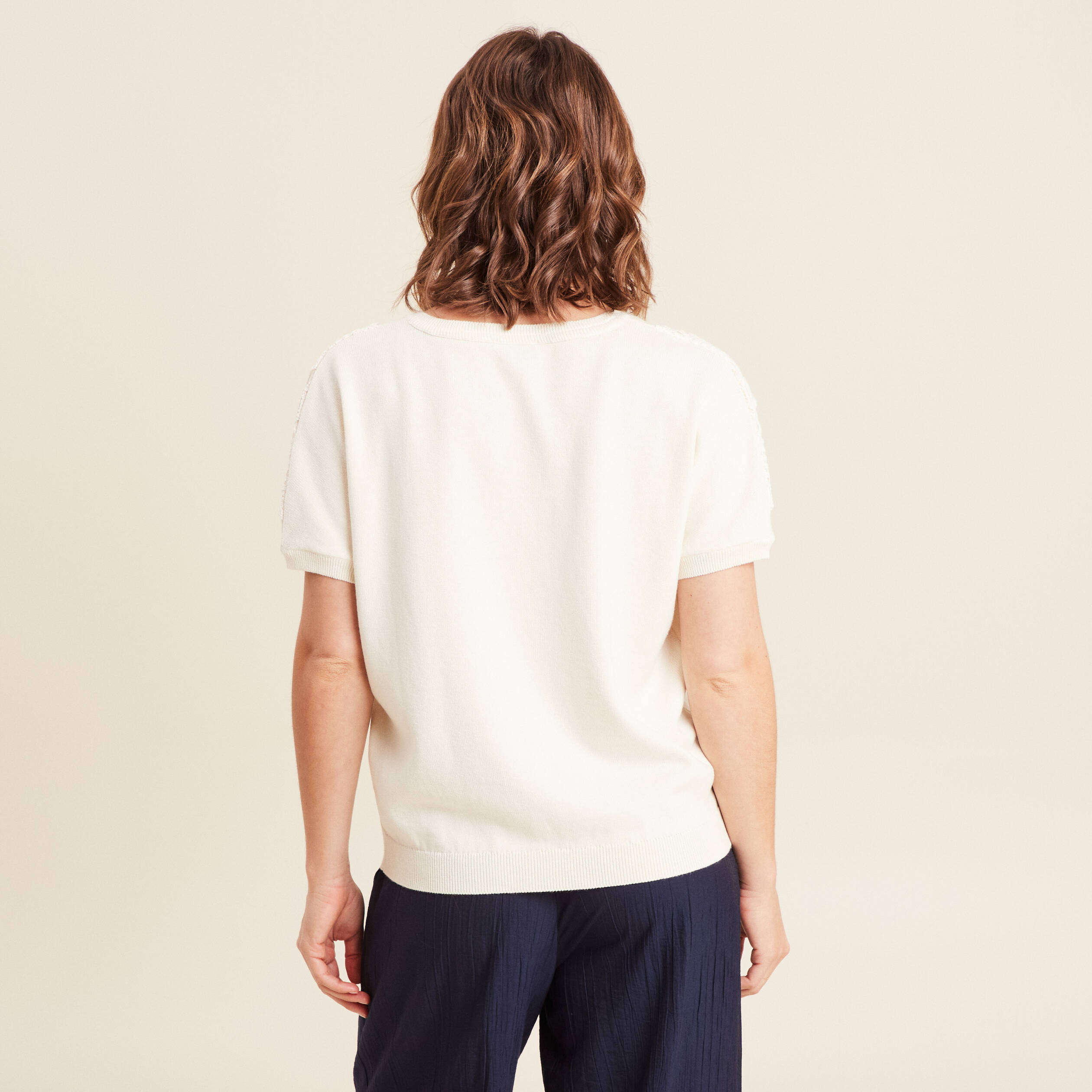 Pull col V manches courtes ecru femme