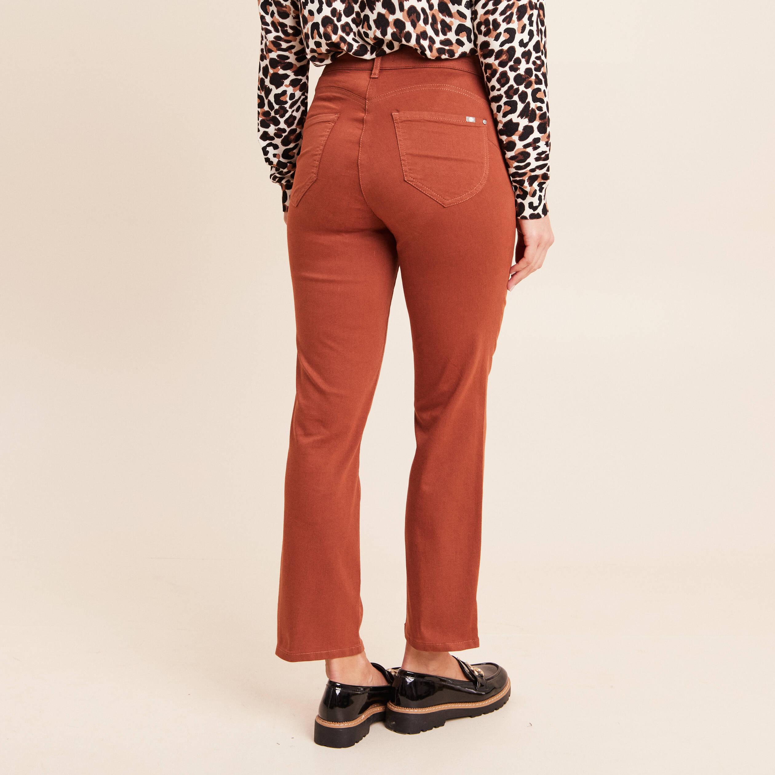 Pantalon magique Le L&eacute;ger coupe droite marron fonc&eacute; femme