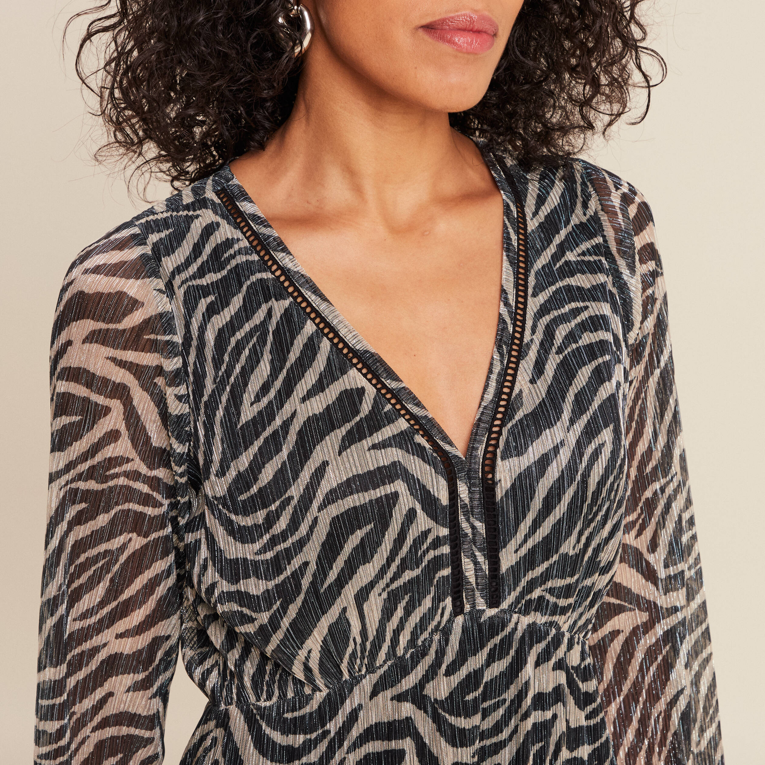 Robe z&eacute;br&eacute;e &agrave; sequins &eacute;vas&eacute;e noir femme