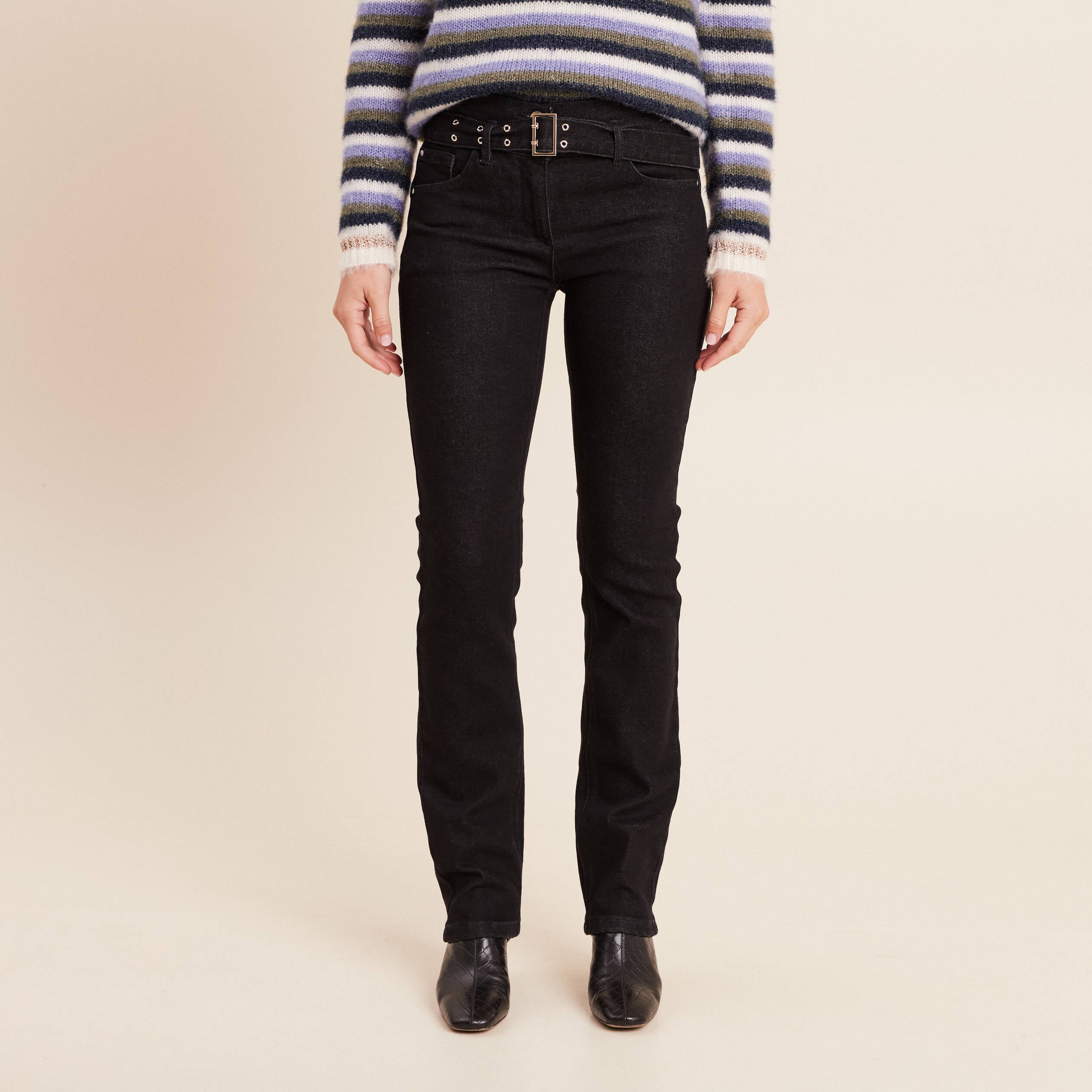 Jean droit ceintur&eacute; taille standard noir femme
