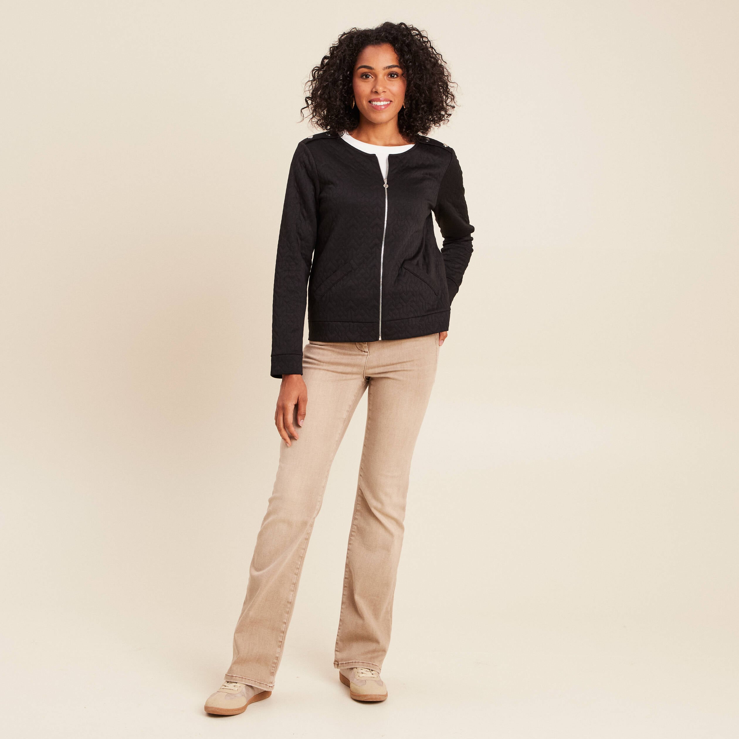 Gilet droit court manches longues noir femme