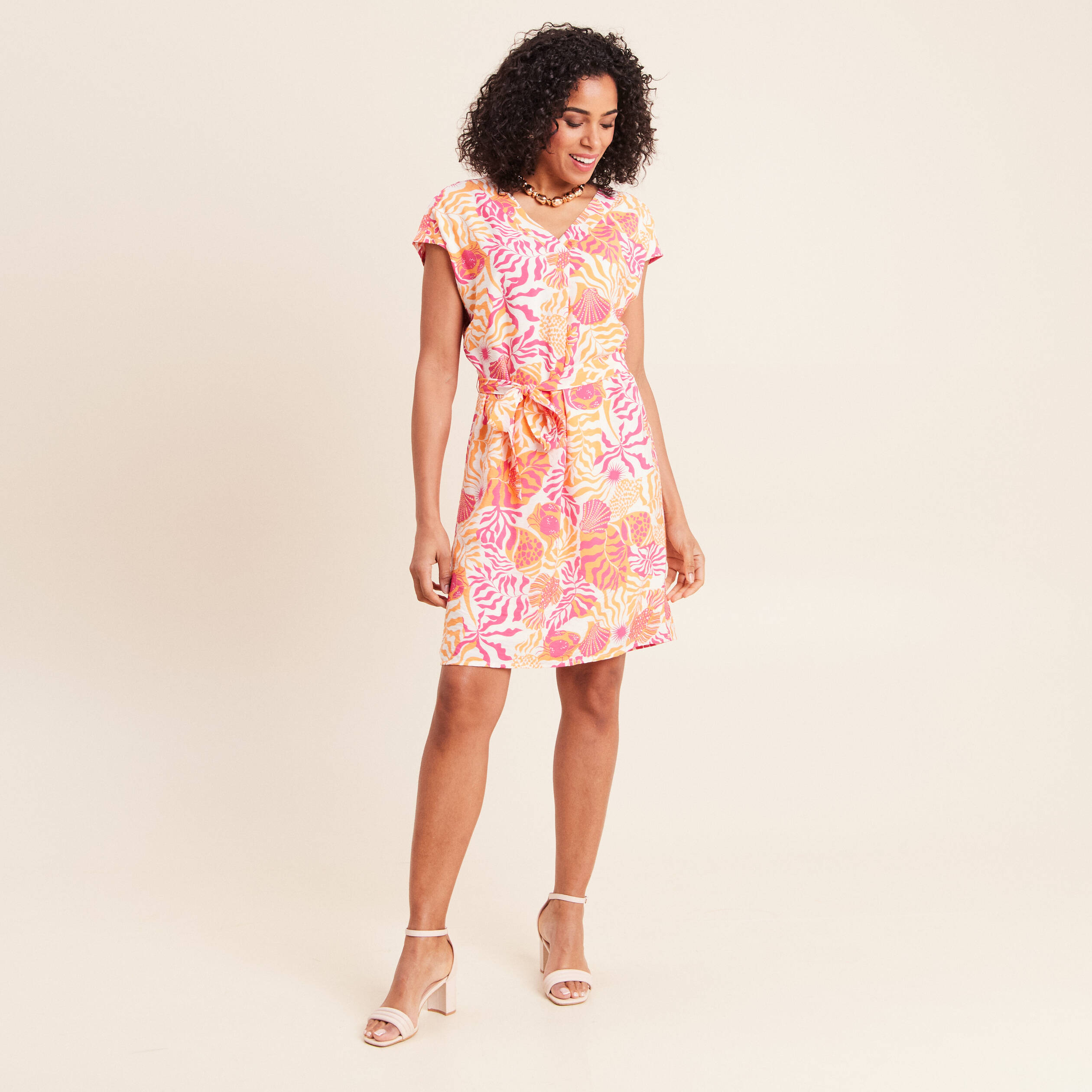 Robe droite courte col v manches courtes rose corail femme