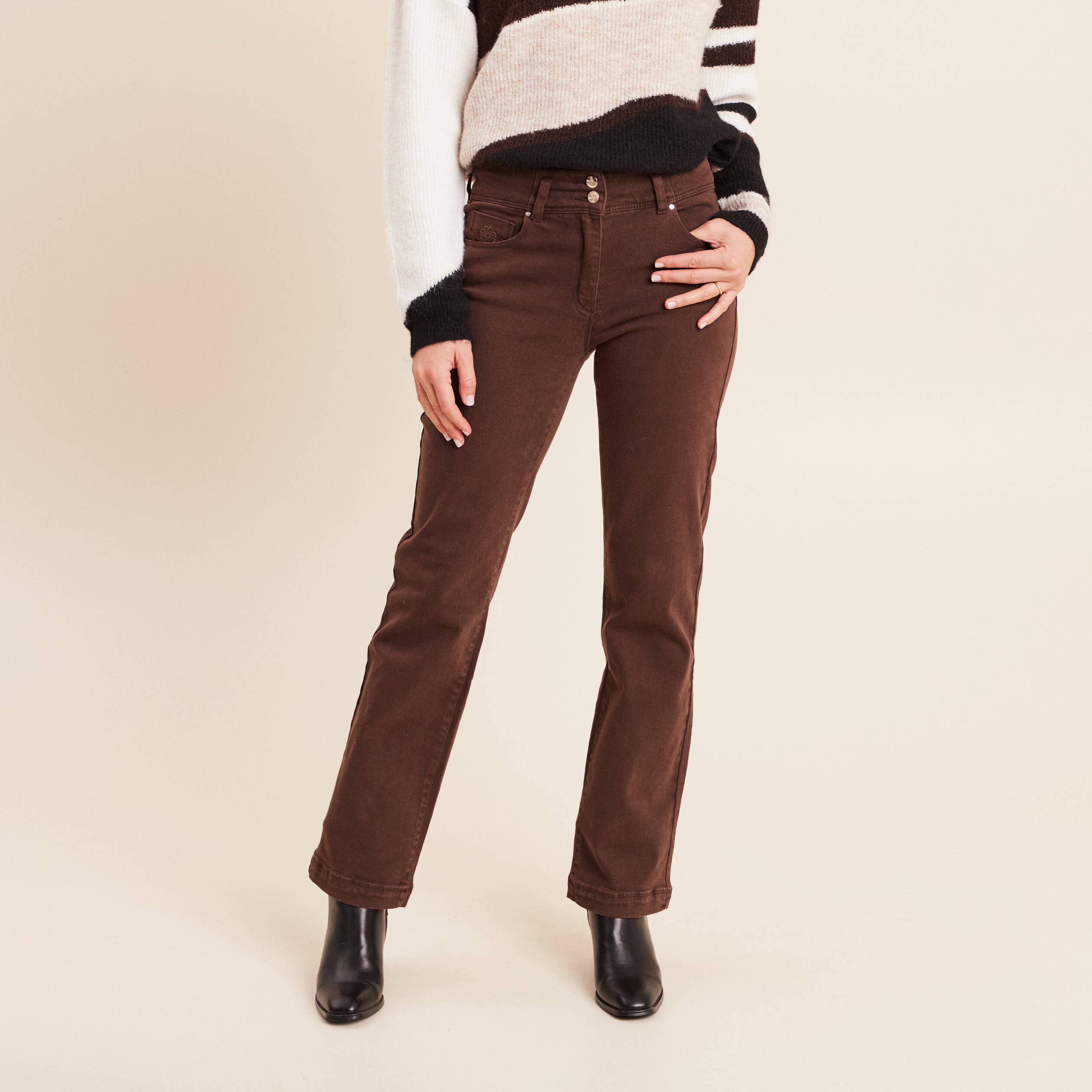 Jean coupe droite taille haute marron fonc&eacute; femme