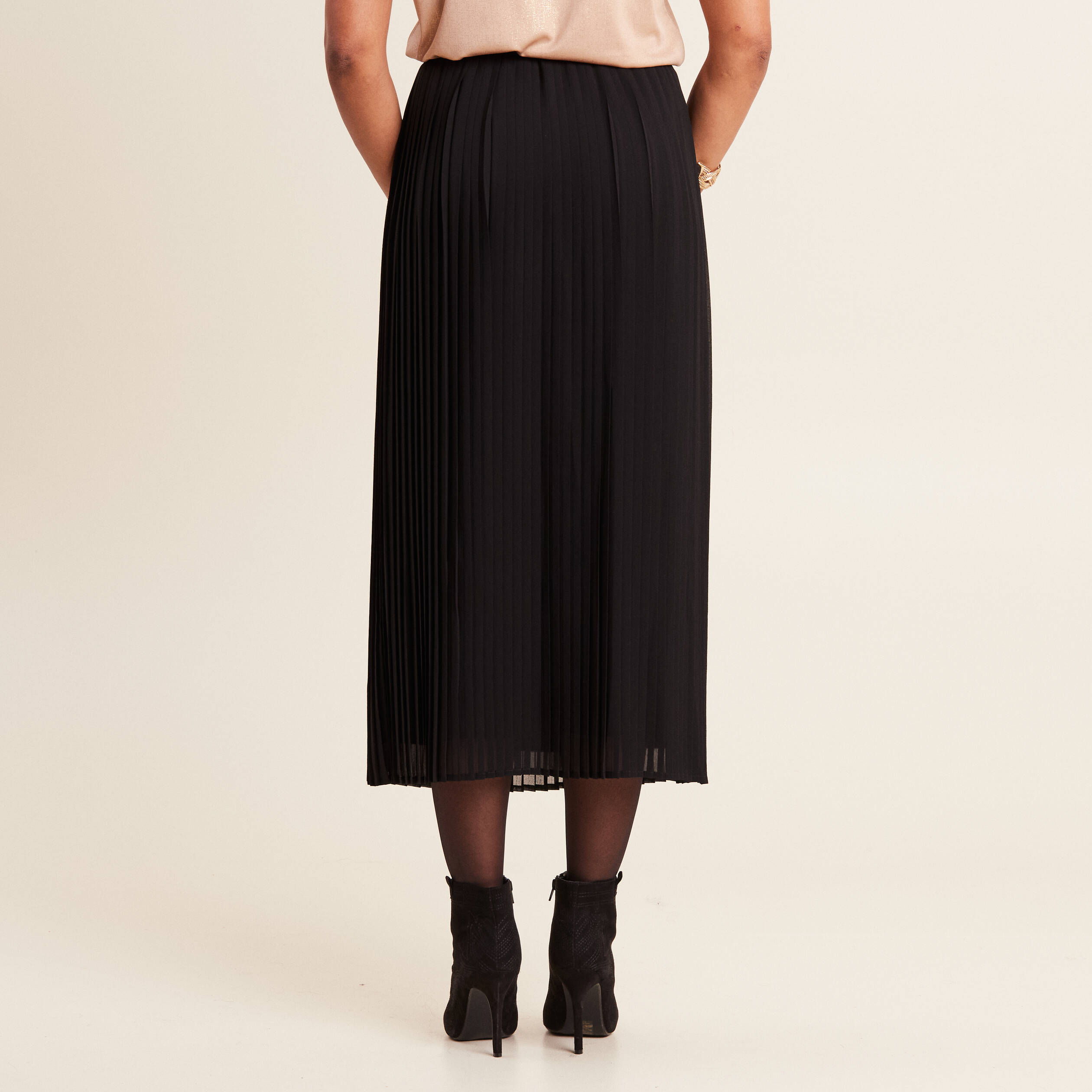 jupe longue evasee plissee noir femme Jupe longue évasée plissée noir femme