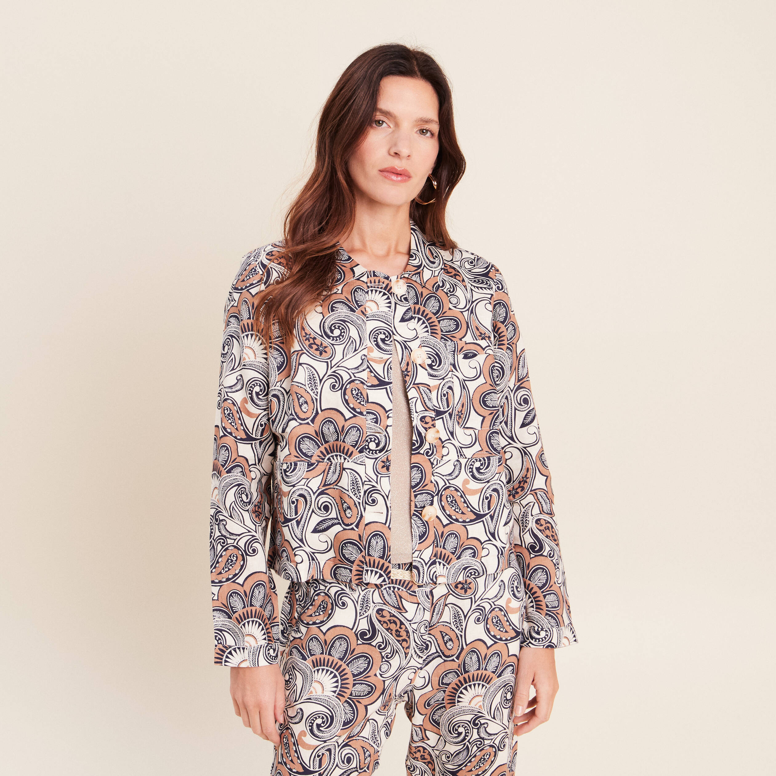 Veste courte droite manches longues marron femme