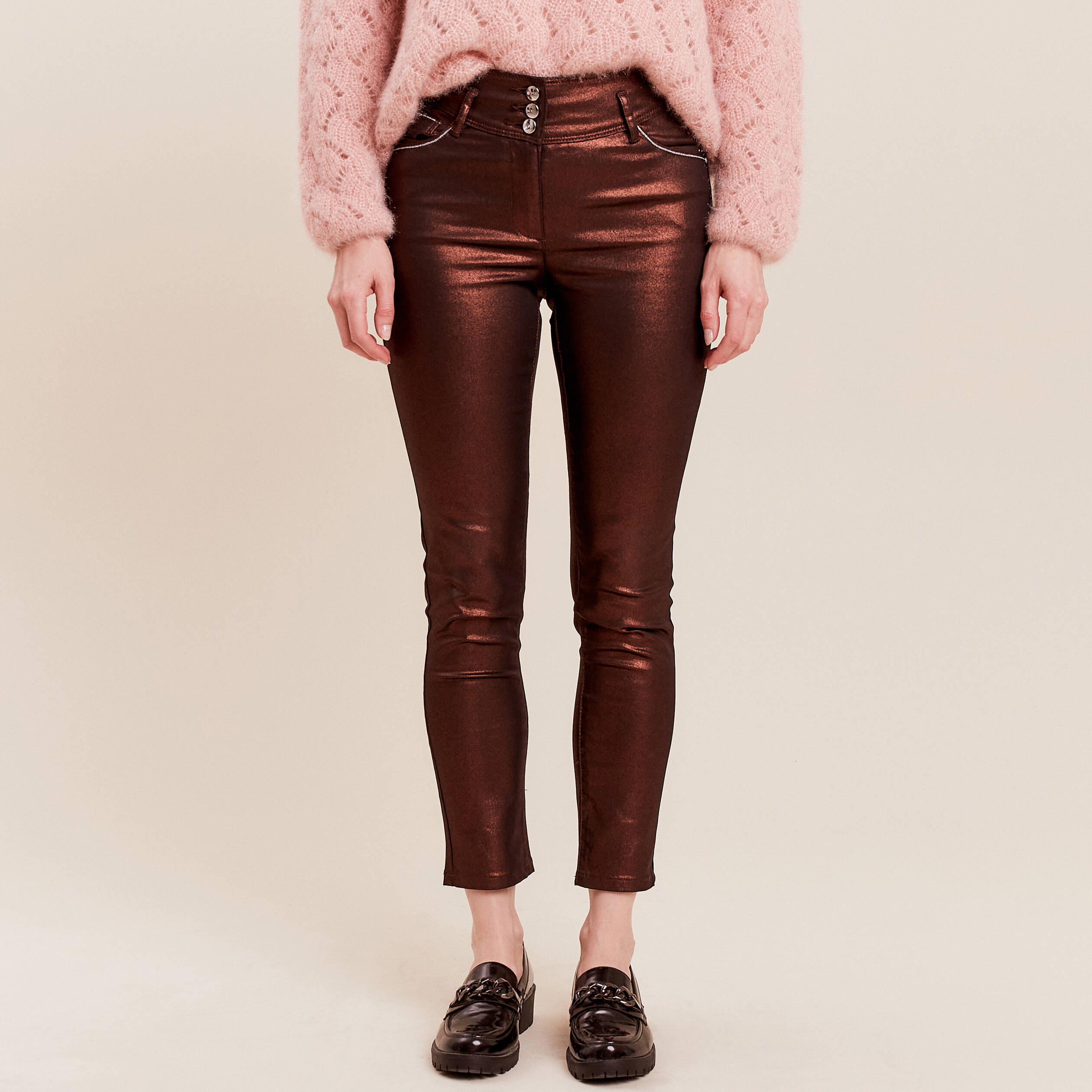 Pantalon ajusté aspect irisé marron foncé femme