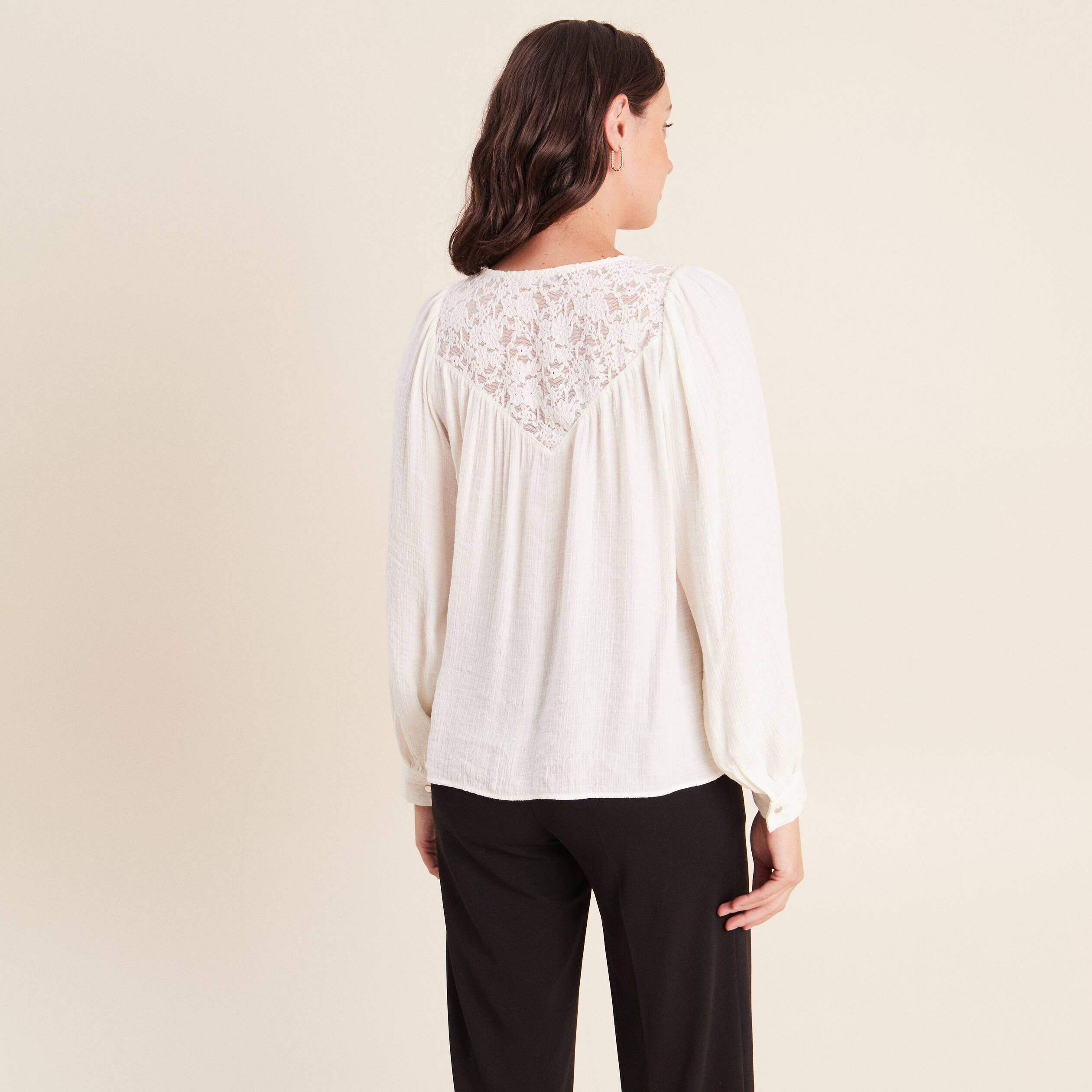 Chemise ample col v manches longues ecru femme