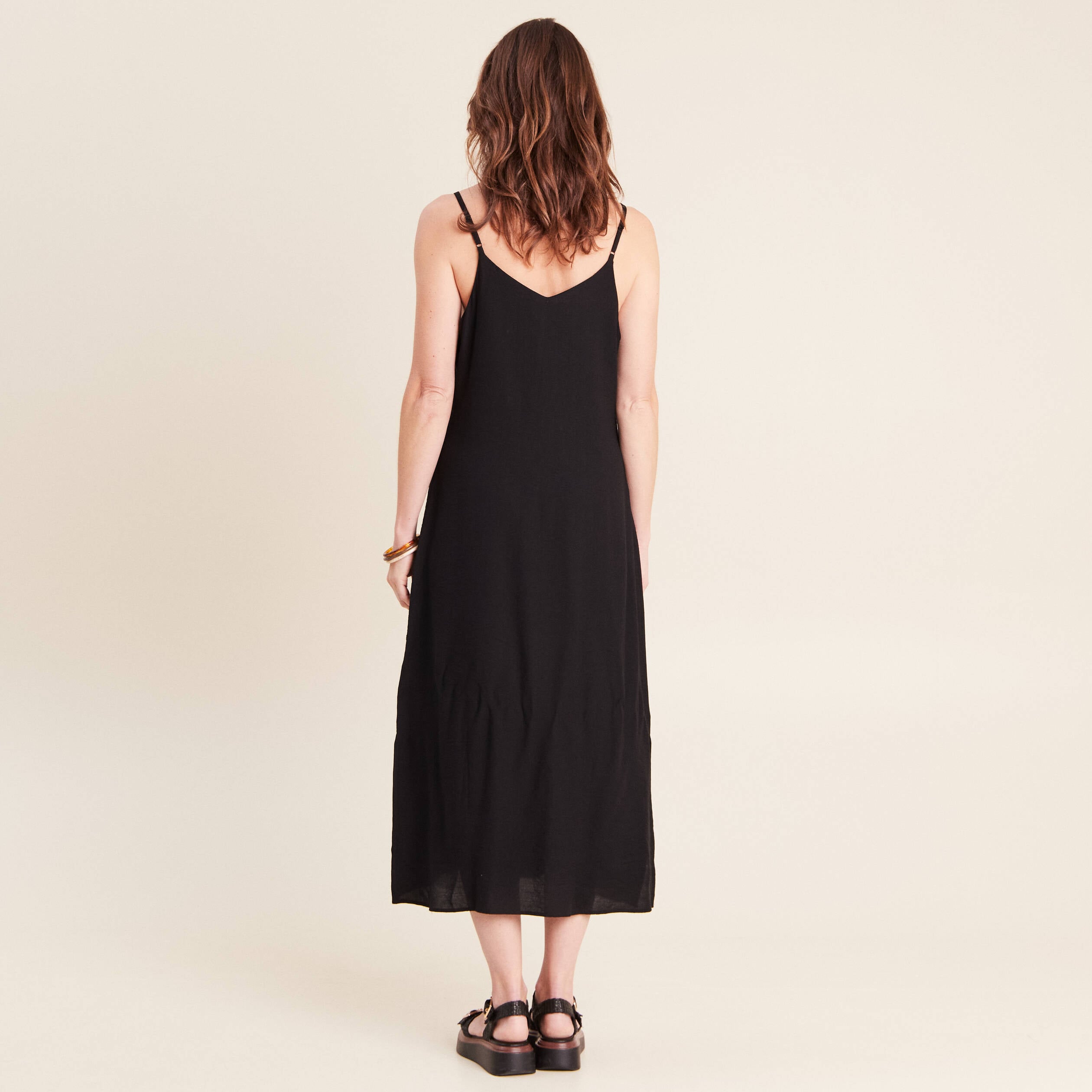 Robe longue d&eacute;collet&eacute; &agrave; fines bretelles noir femme