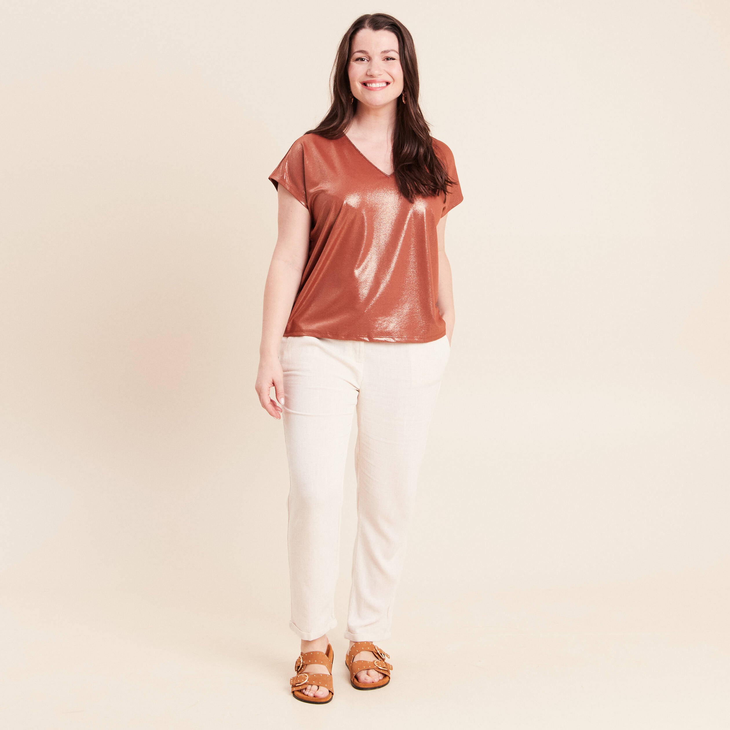 T-shirt col V manches courtes marron fonc&eacute; femme