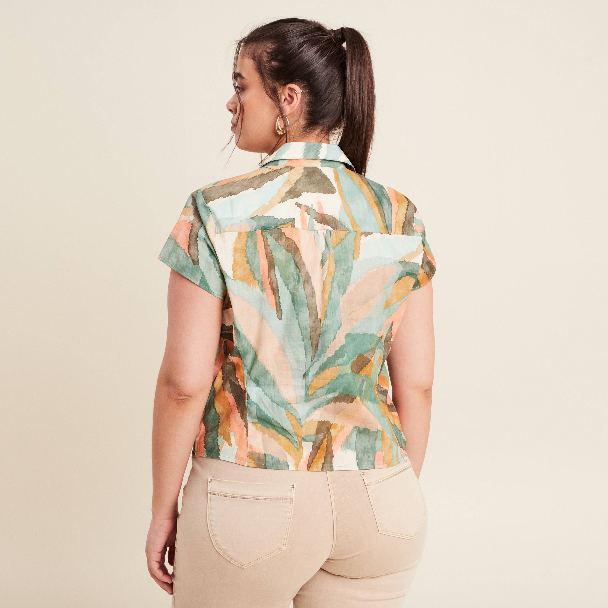chemise manches courtes nouee multicolore femme Chemise manches courtes nouée multicolore femme