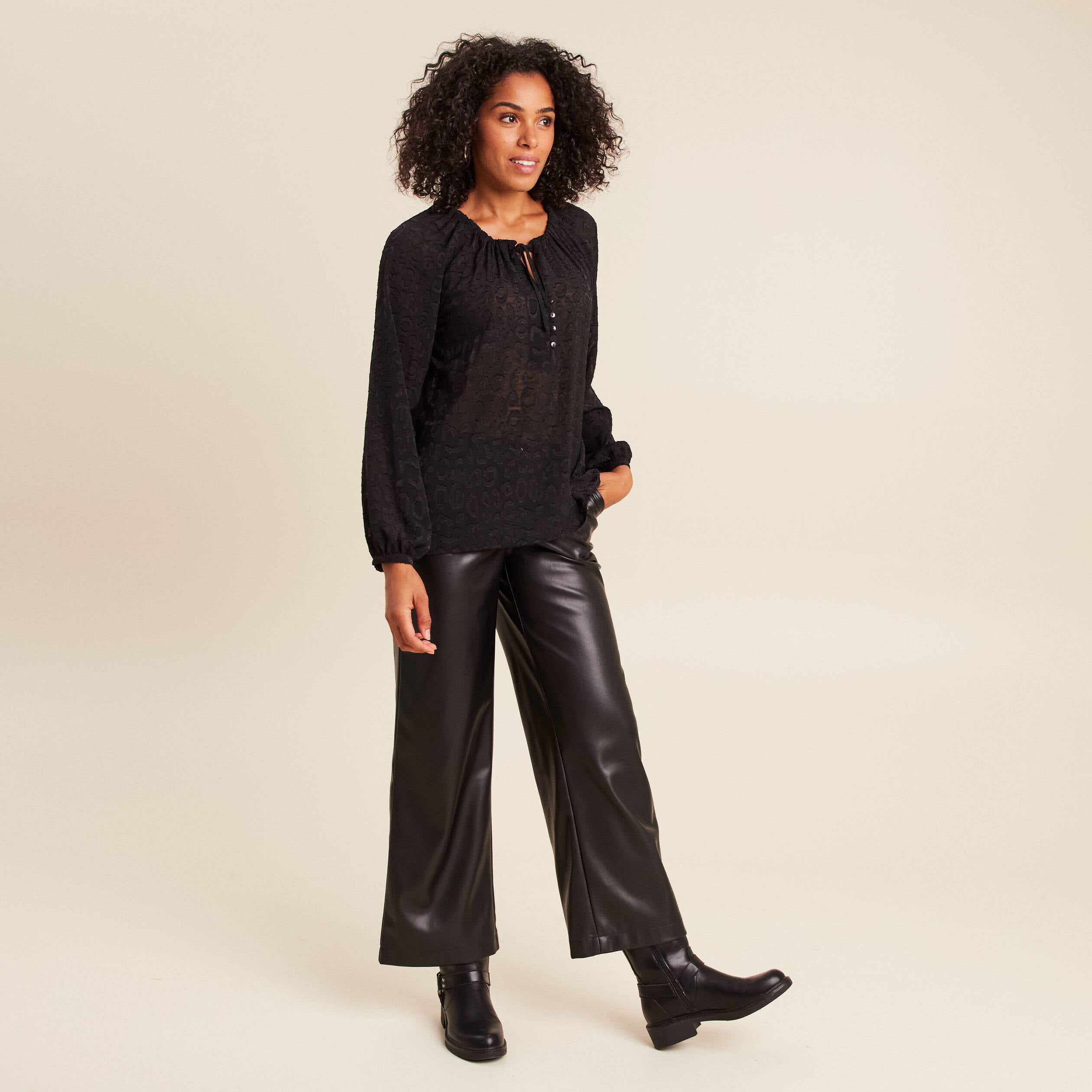 Blouse fluide col v manches longues noir femme
