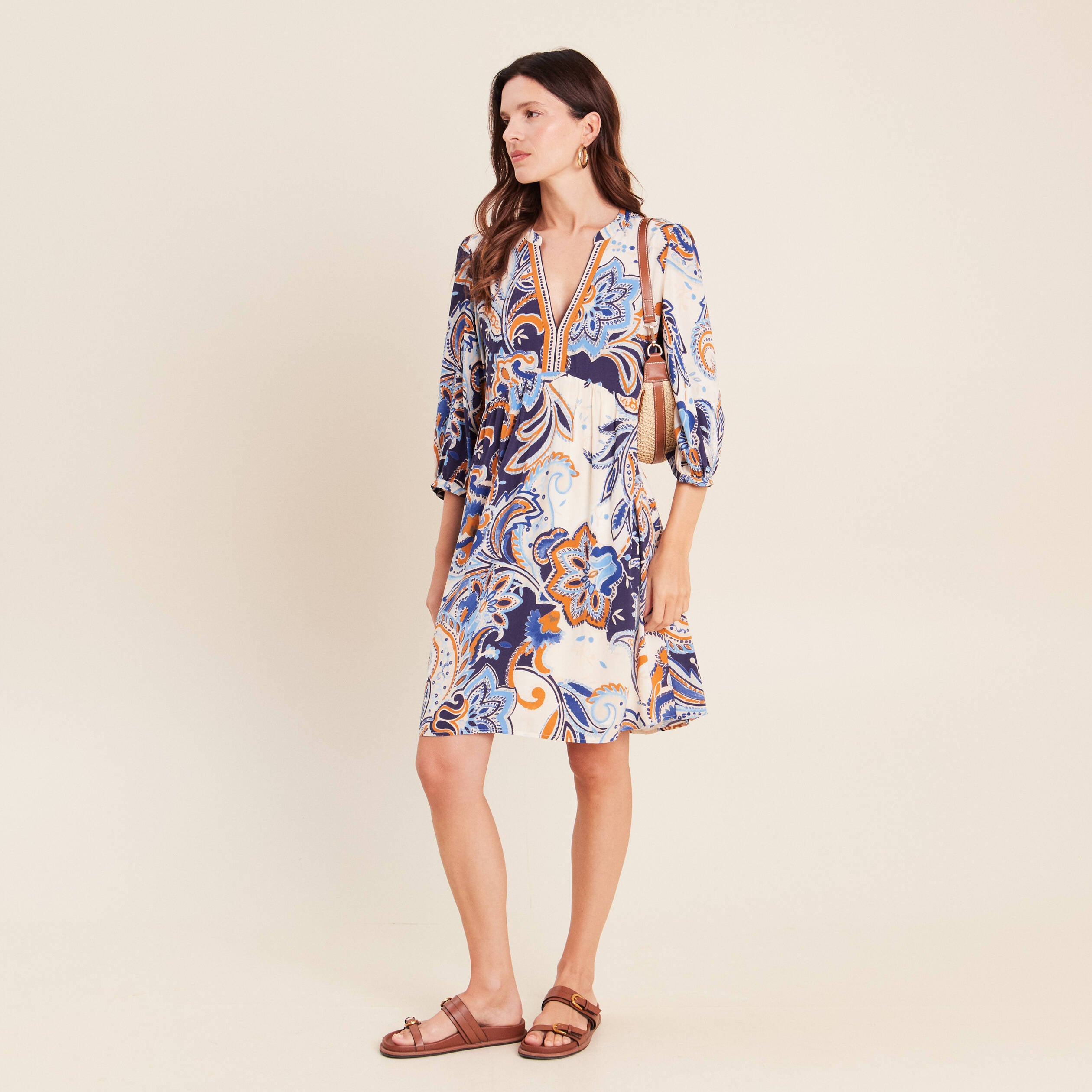 Robe courte &eacute;vas&eacute;e col v manches 3/4 bleu femme