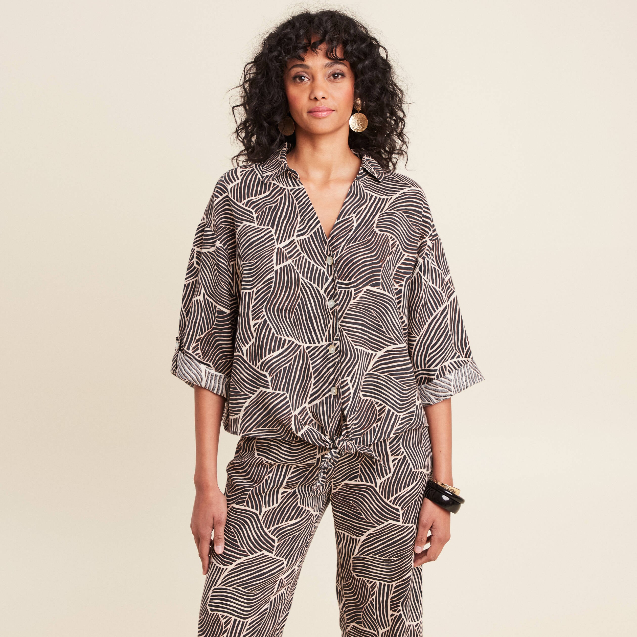 Chemise manches 3/4 nou&eacute;e noir femme