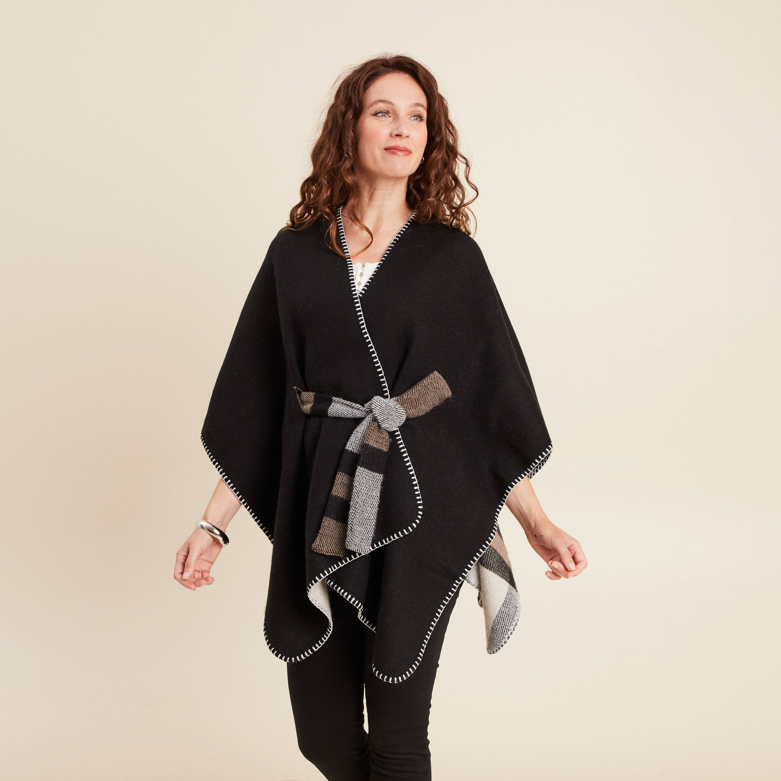 Poncho r&eacute;versible ceintur&eacute; noir femme