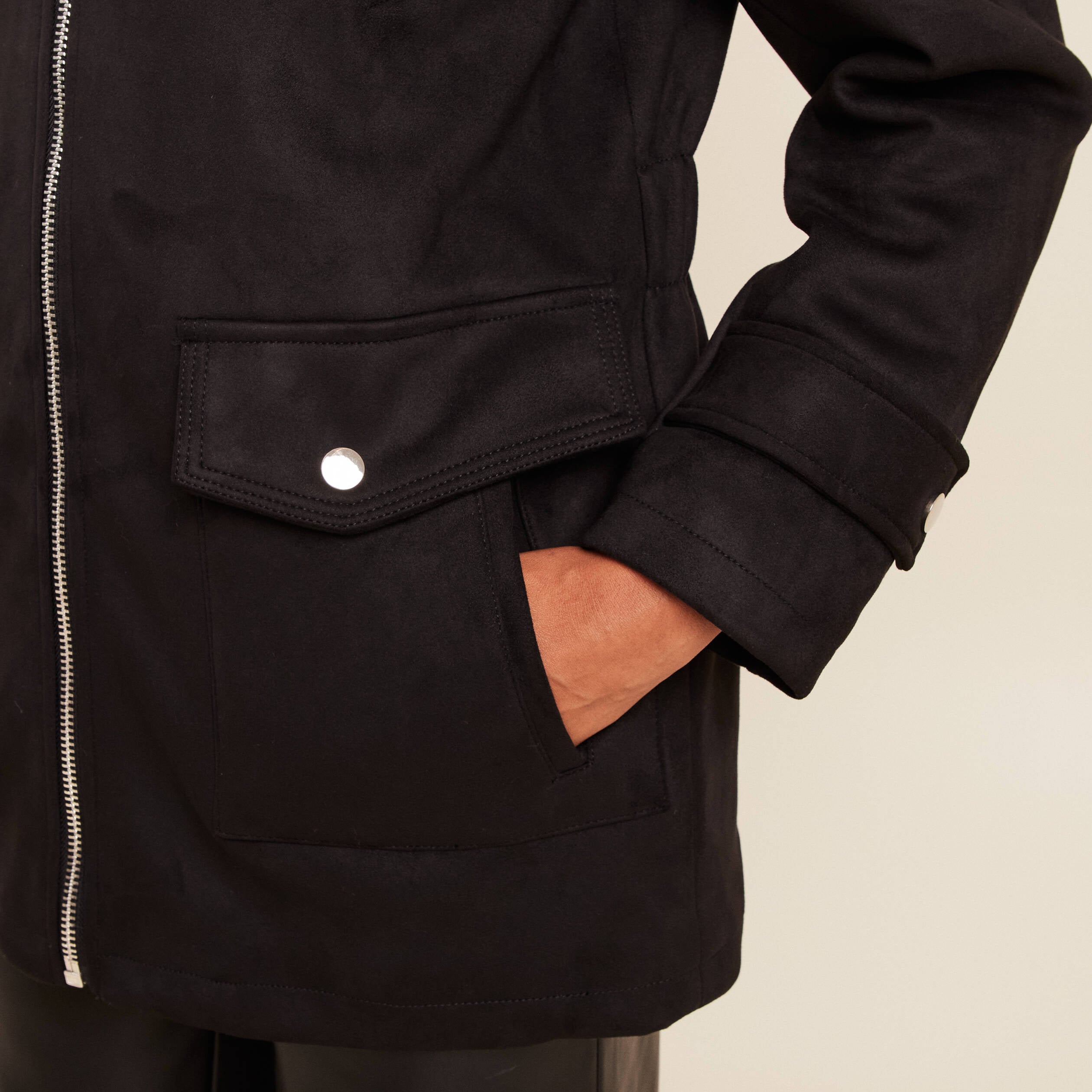 Manteau cintr&eacute; mi-long &agrave; capuche noir femme
