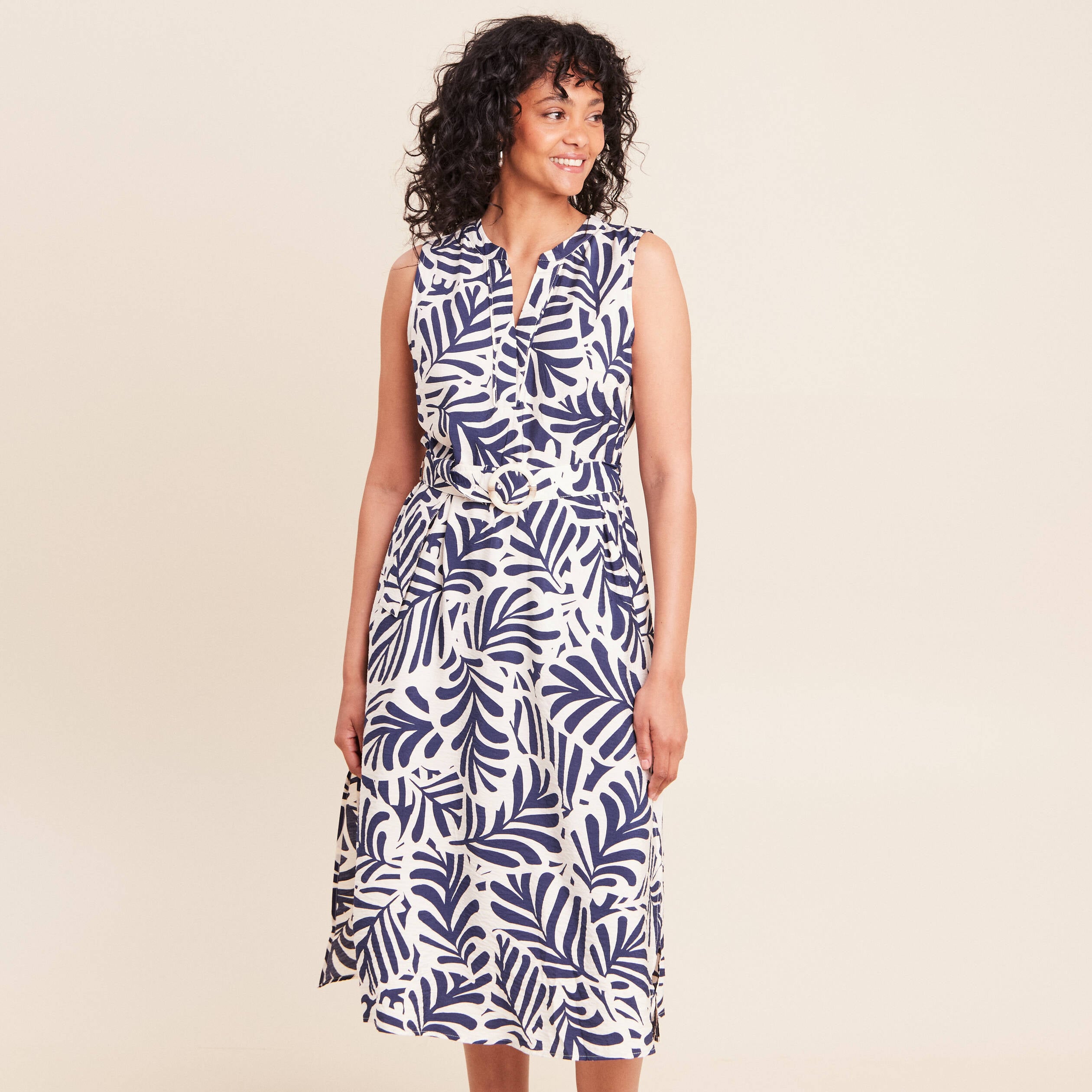 Robe &eacute;vas&eacute;e sans manches blanc femme