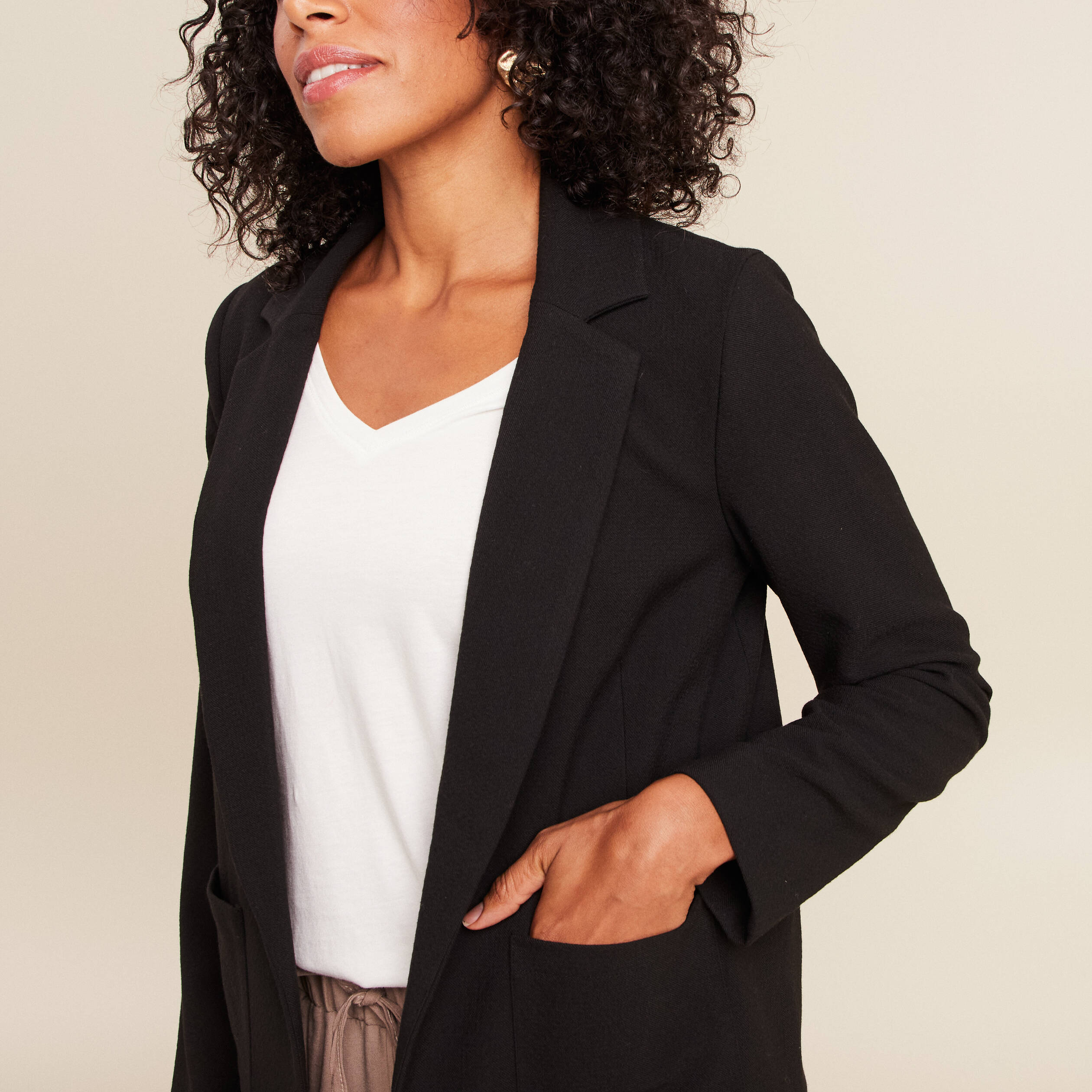 Veste tailleur cintr&eacute;e noir femme