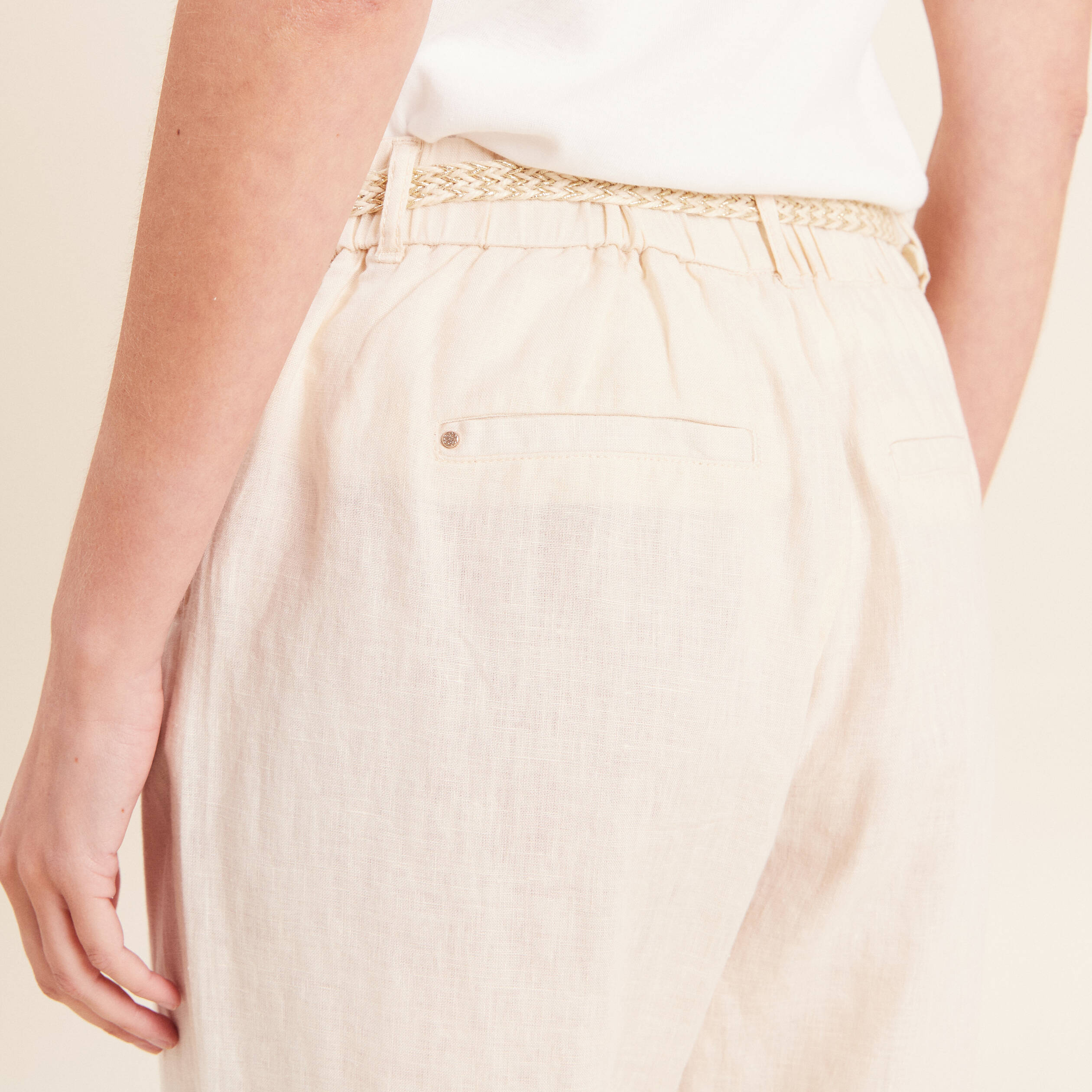 Pantalon coupe chino en lin ceintur&eacute; beige femme