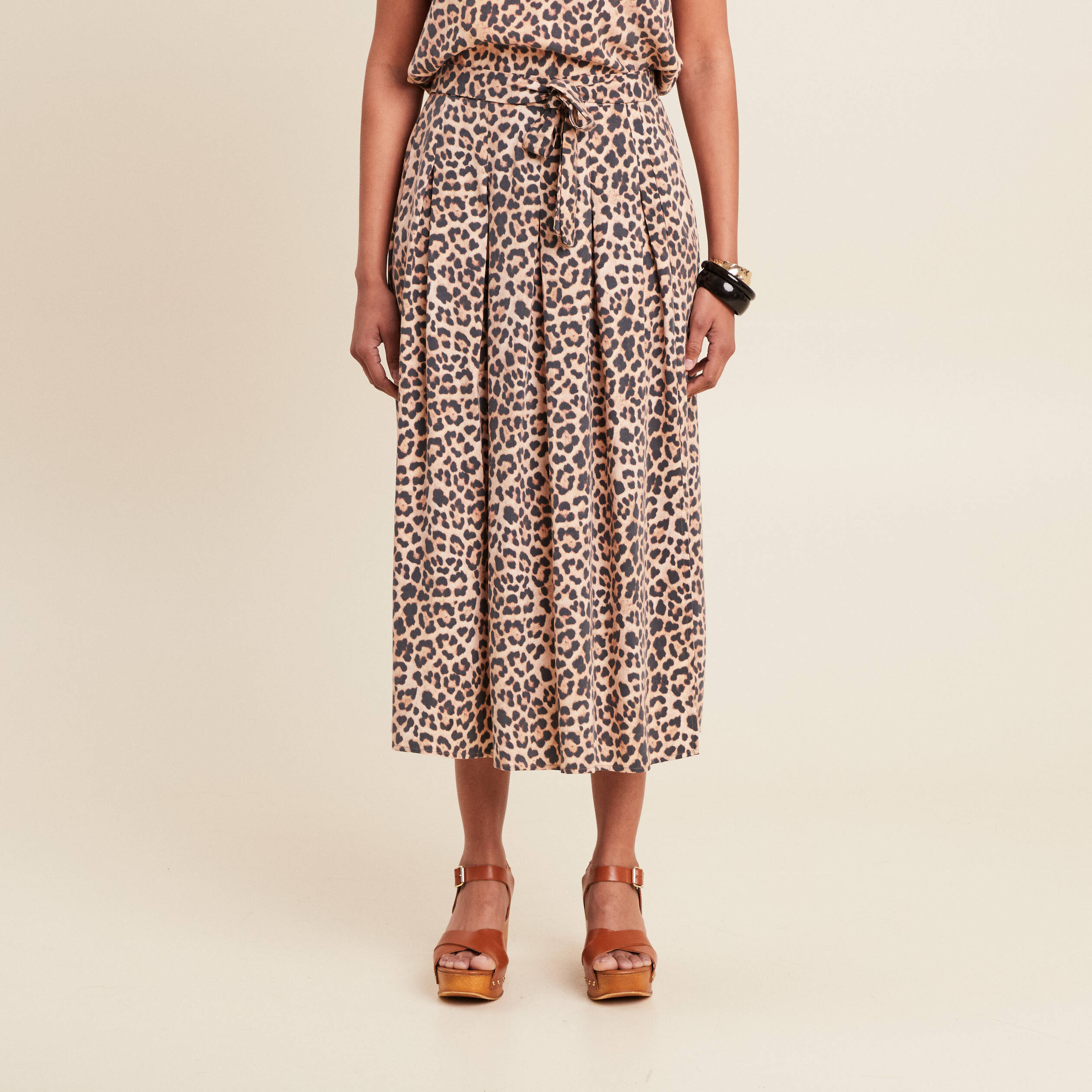 jupe midi evasee plissee sable femme Jupe midi évasée plissée sable femme