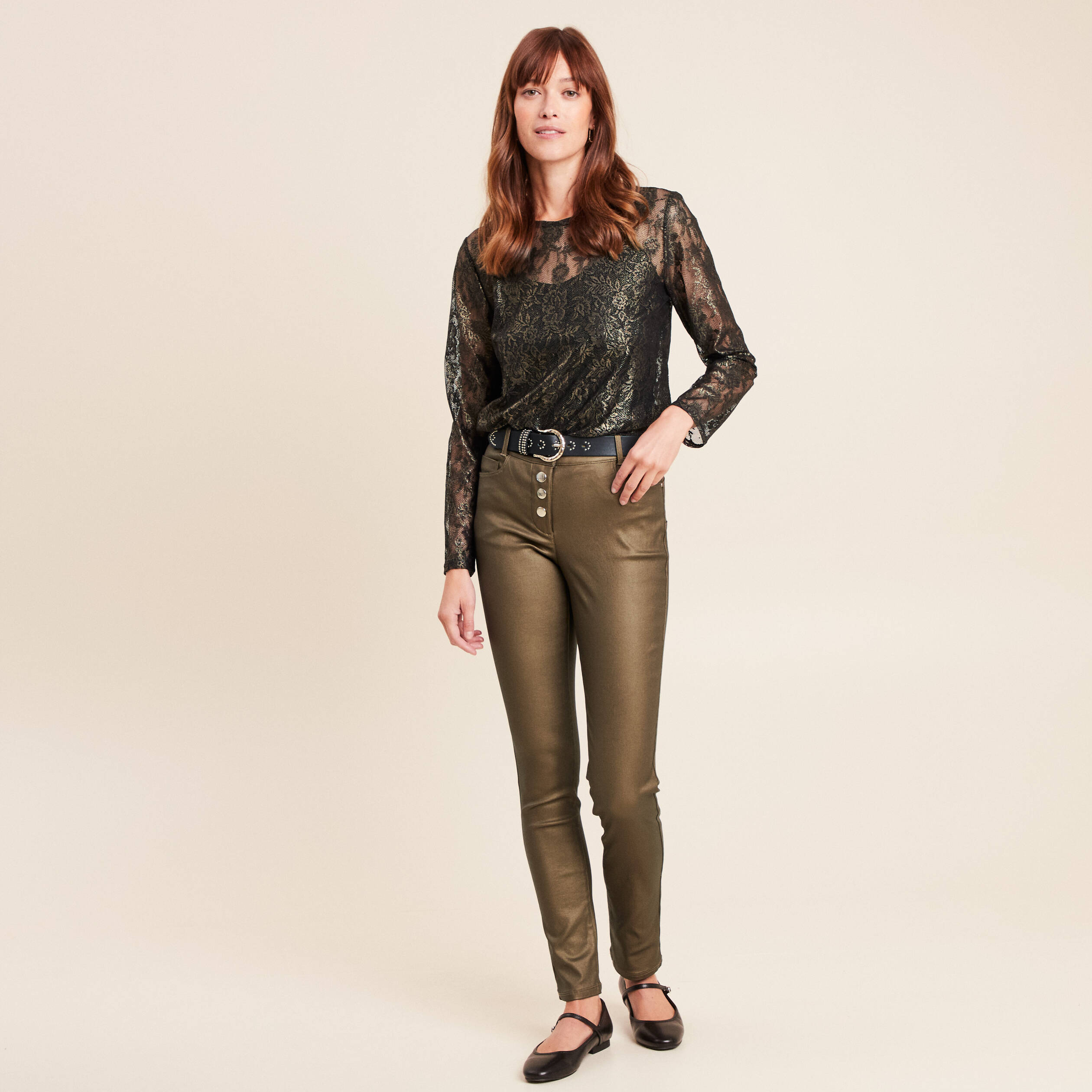 Pantalon ajust&eacute; taille bascul&eacute;e enduit vert kaki femme