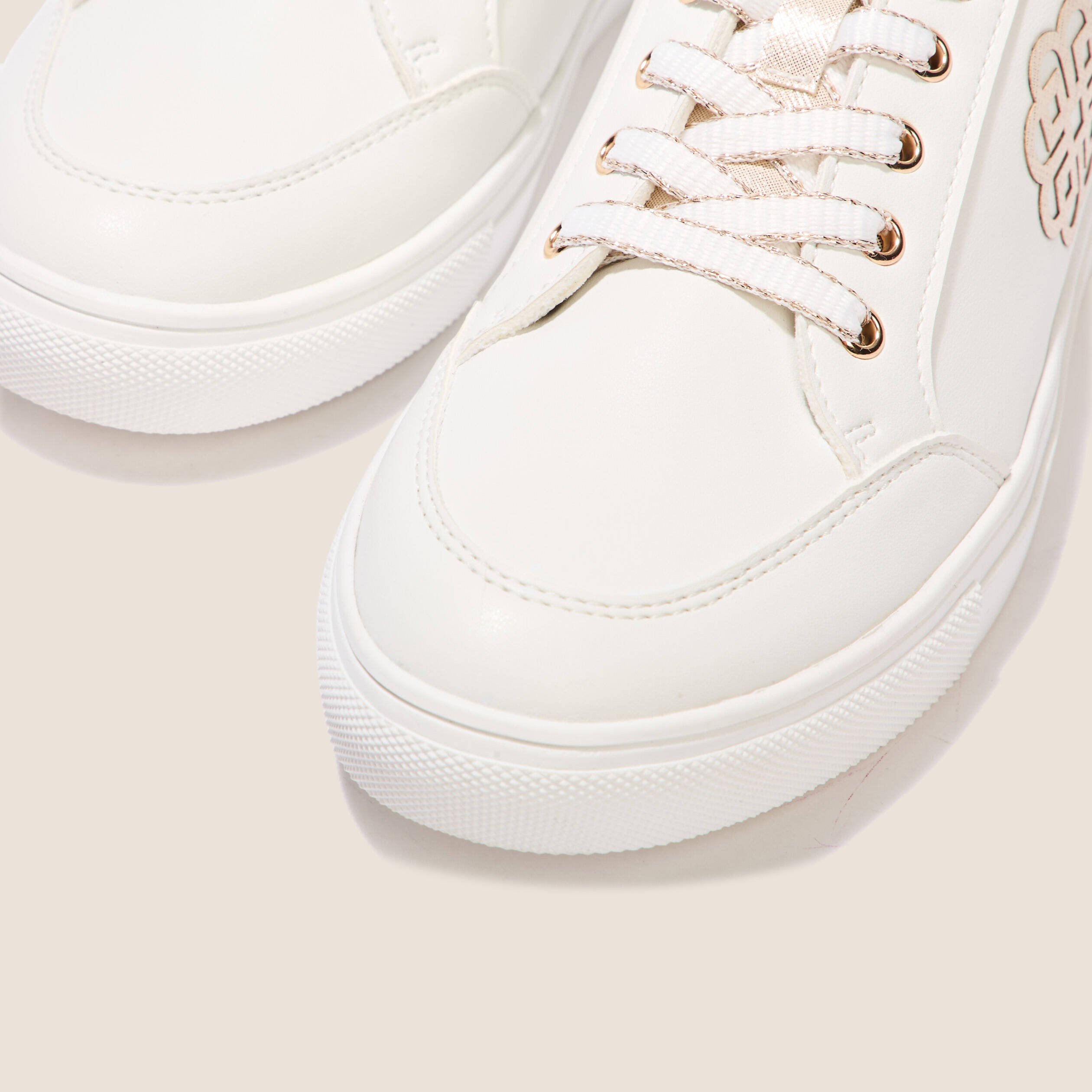 baskets plates a lacets blanc femme Baskets plates à lacets blanc femme