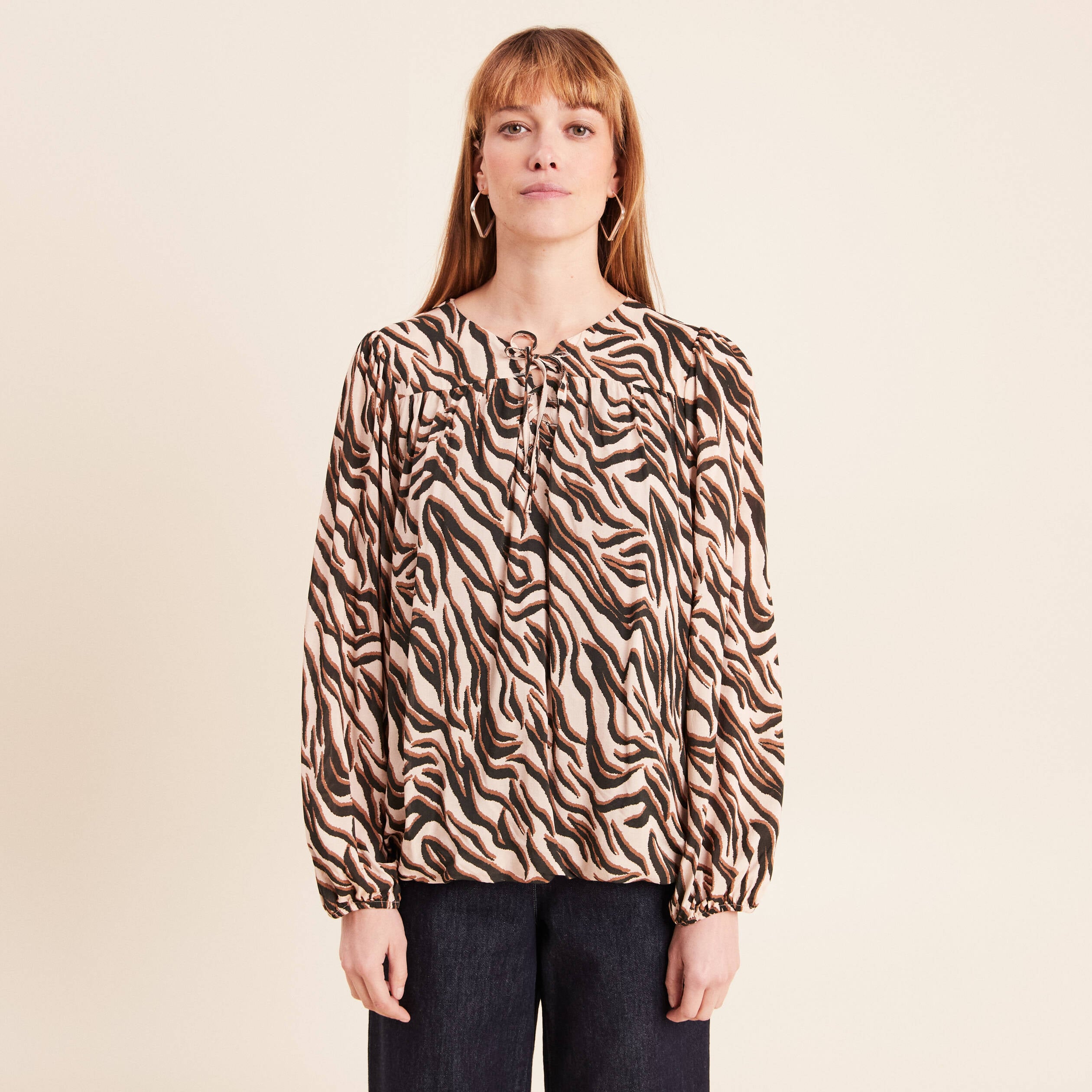Blouse ample col rond manches longues noir femme