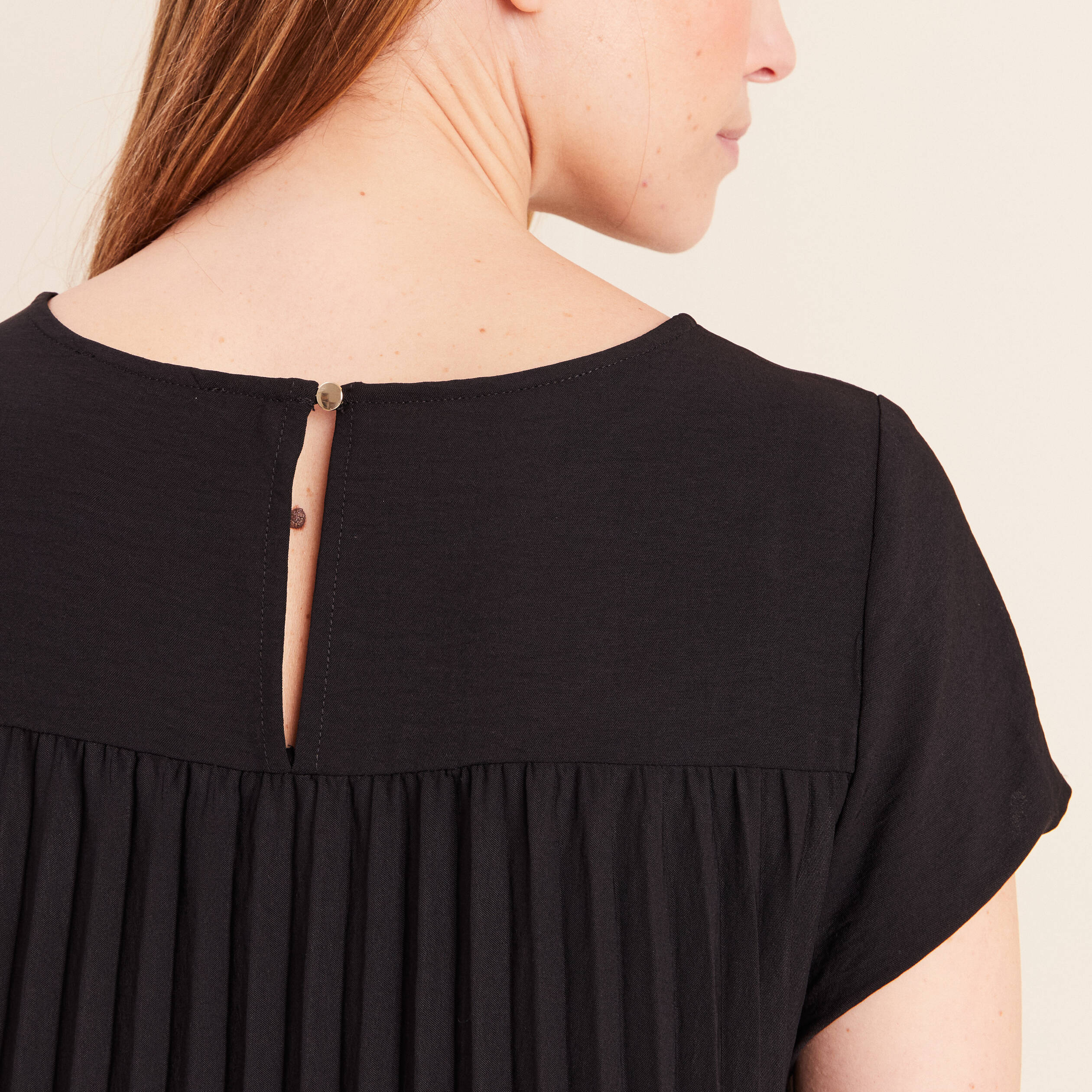 Robe longue &eacute;vas&eacute;e manches courtes noir femme
