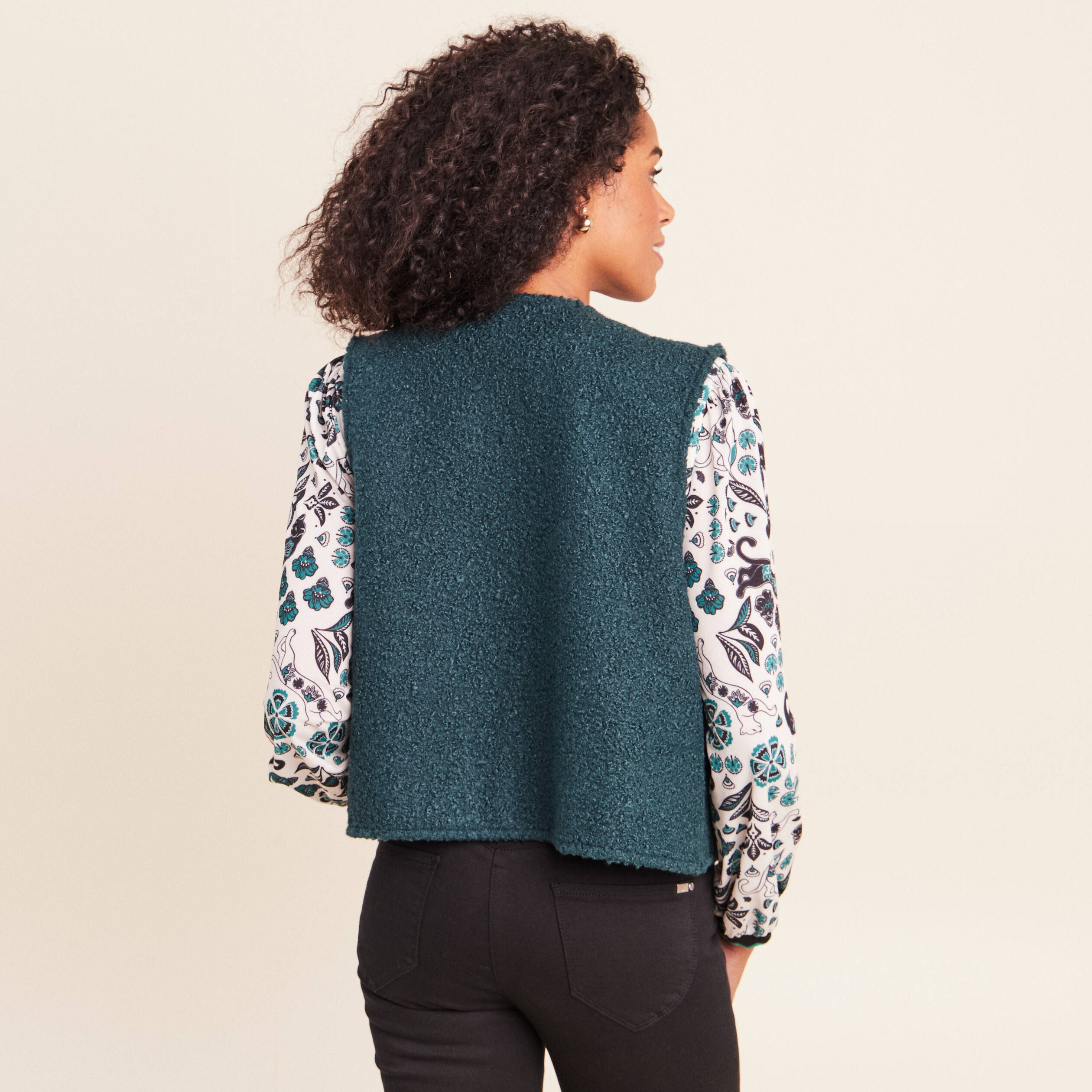 Gilet sans manches bouclette poches vert fonc&eacute; femme