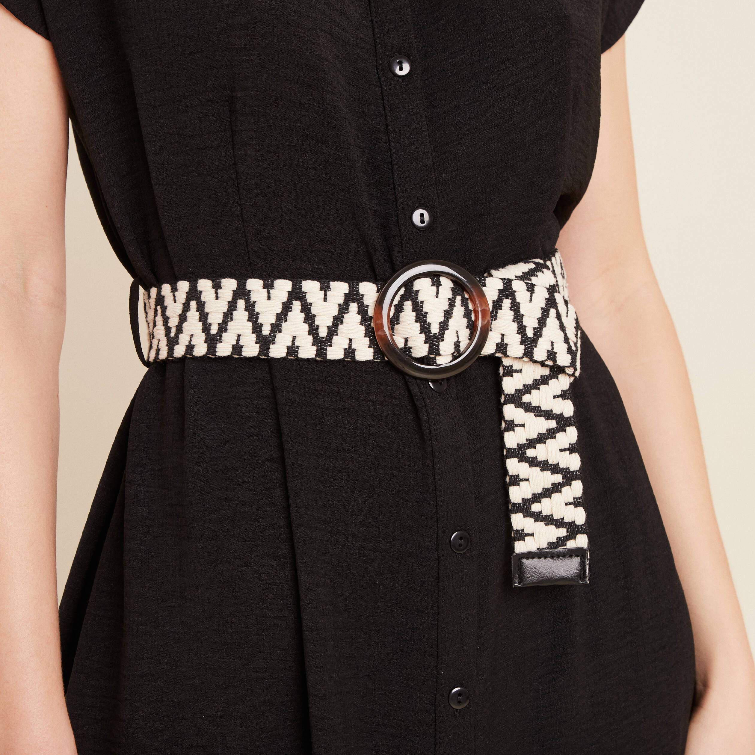 Robe chemise droite ceintur&eacute;e noir femme