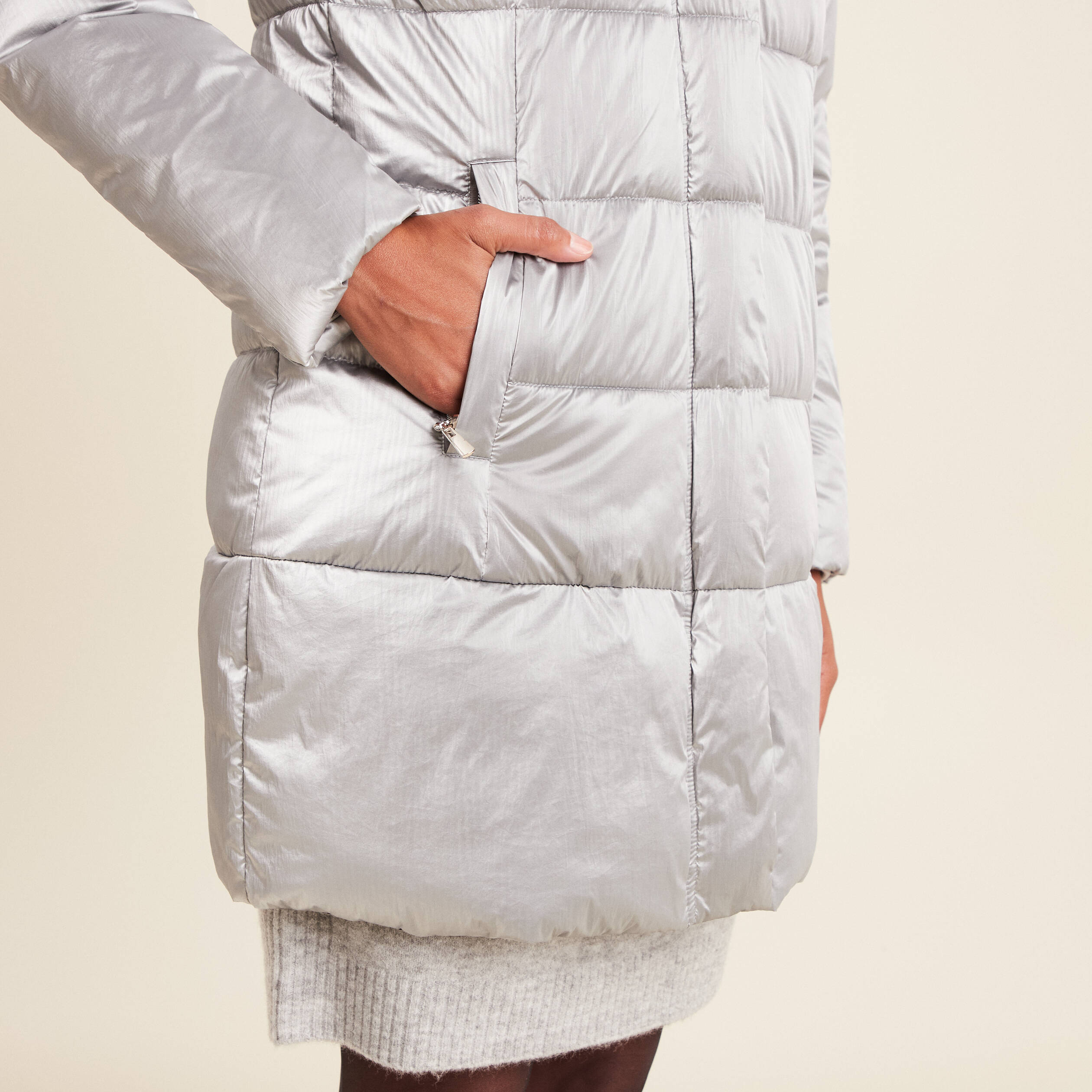 Doudoune droite &agrave; capuche gris clair femme