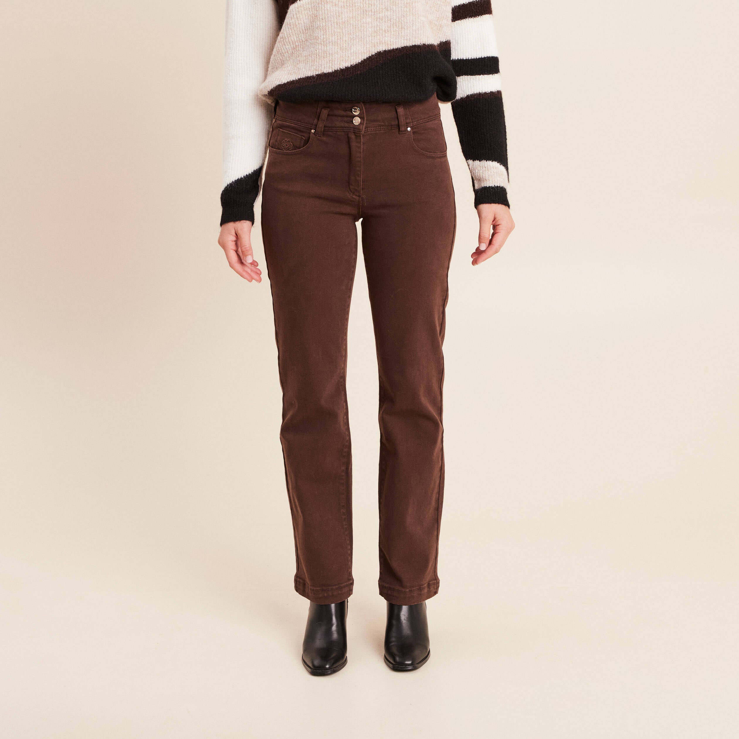 Jean coupe droite taille haute marron fonc&eacute; femme