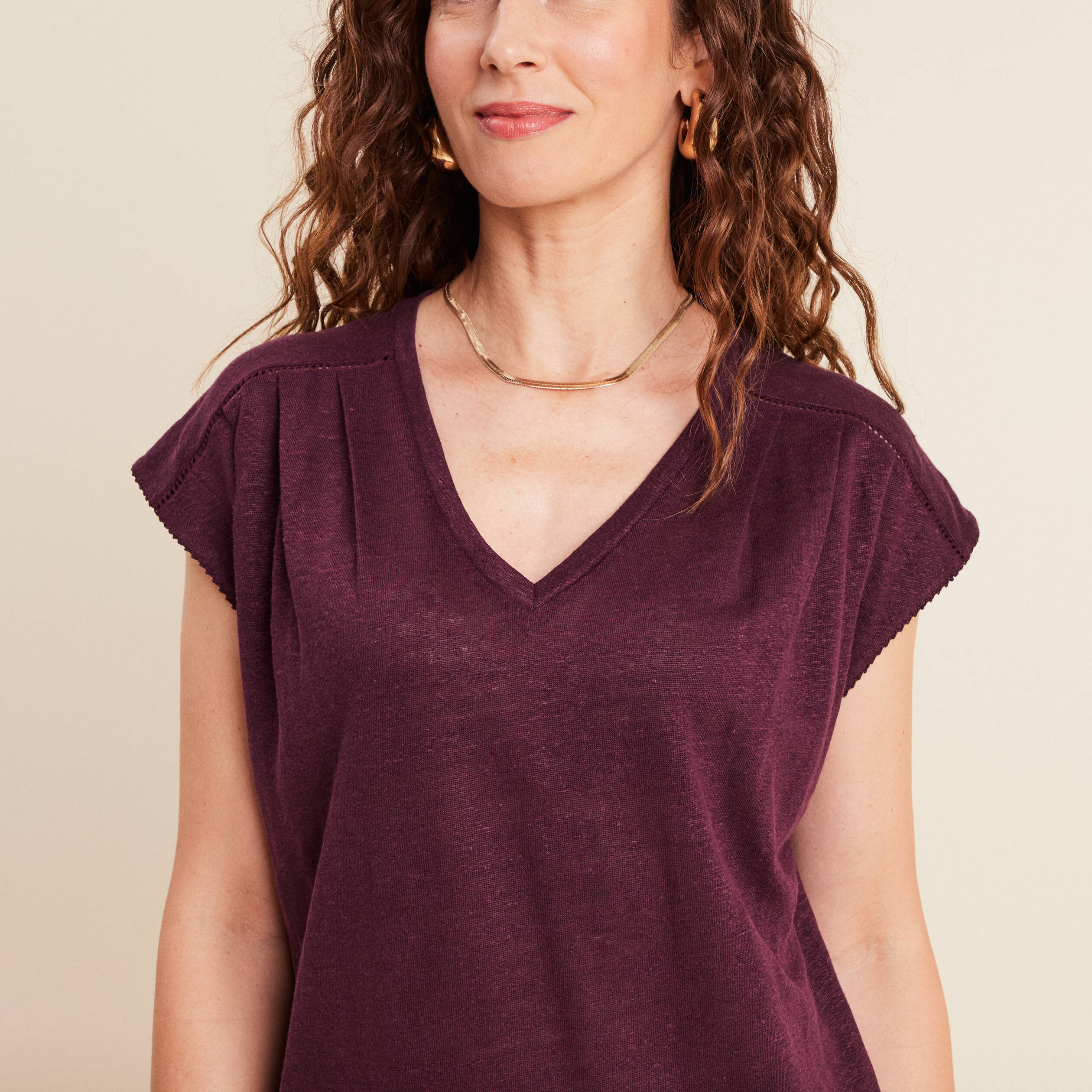 T-shirt col v manches courtes en lin prune femme