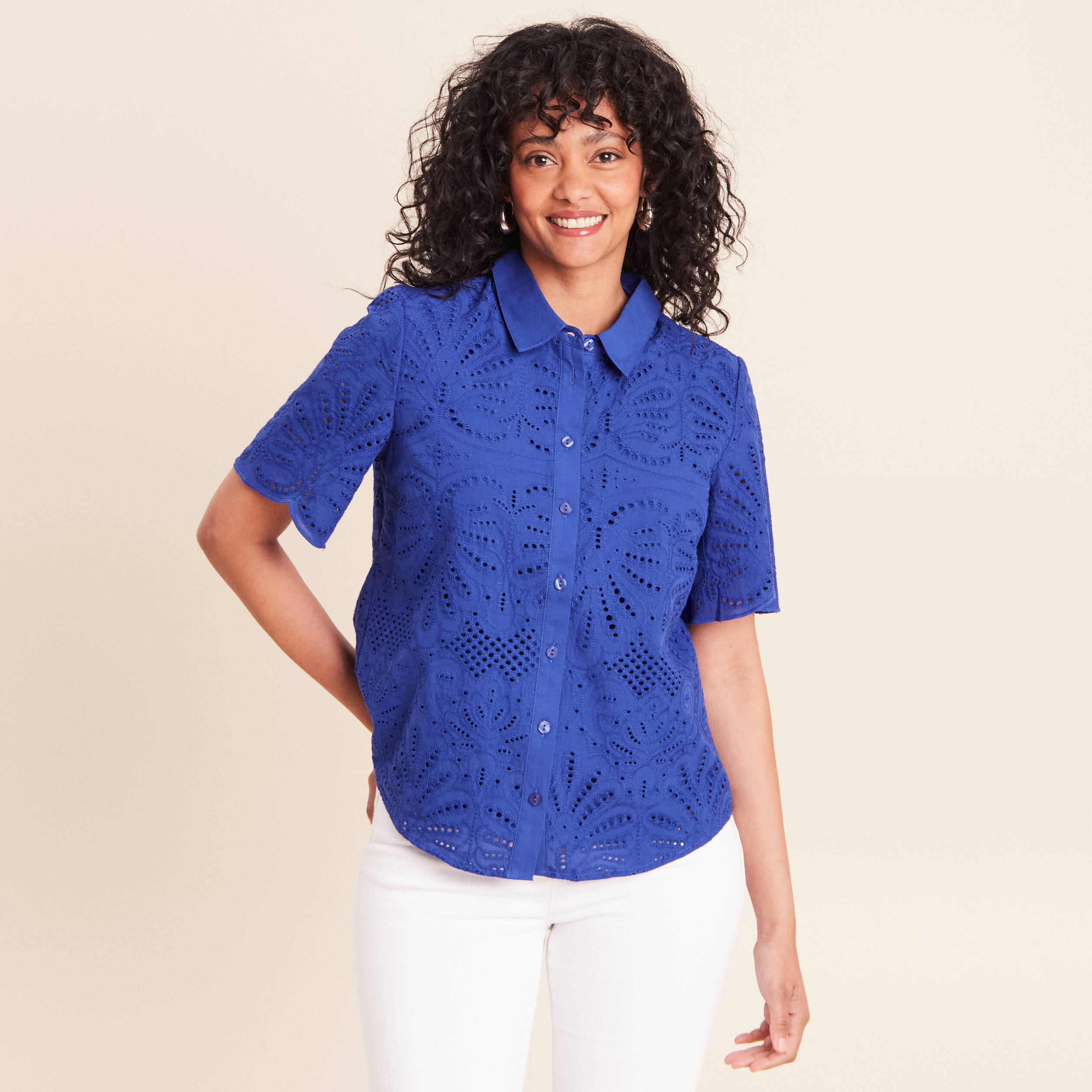Chemise manches courtes brod&eacute;e bleu fonc&eacute; femme